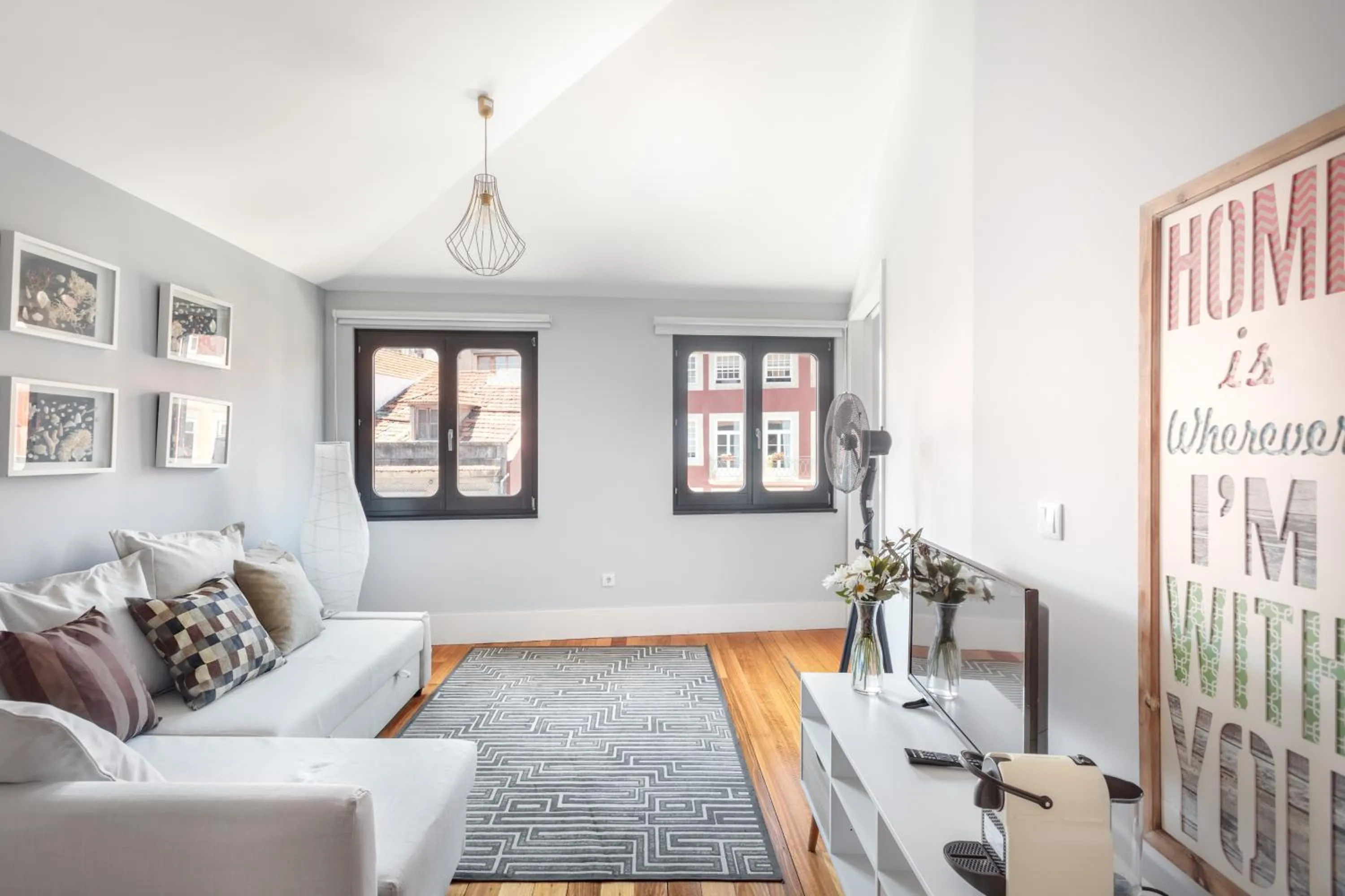 Communal lounge/ TV room in Mouzinho 244 - Porto Houses & Suites