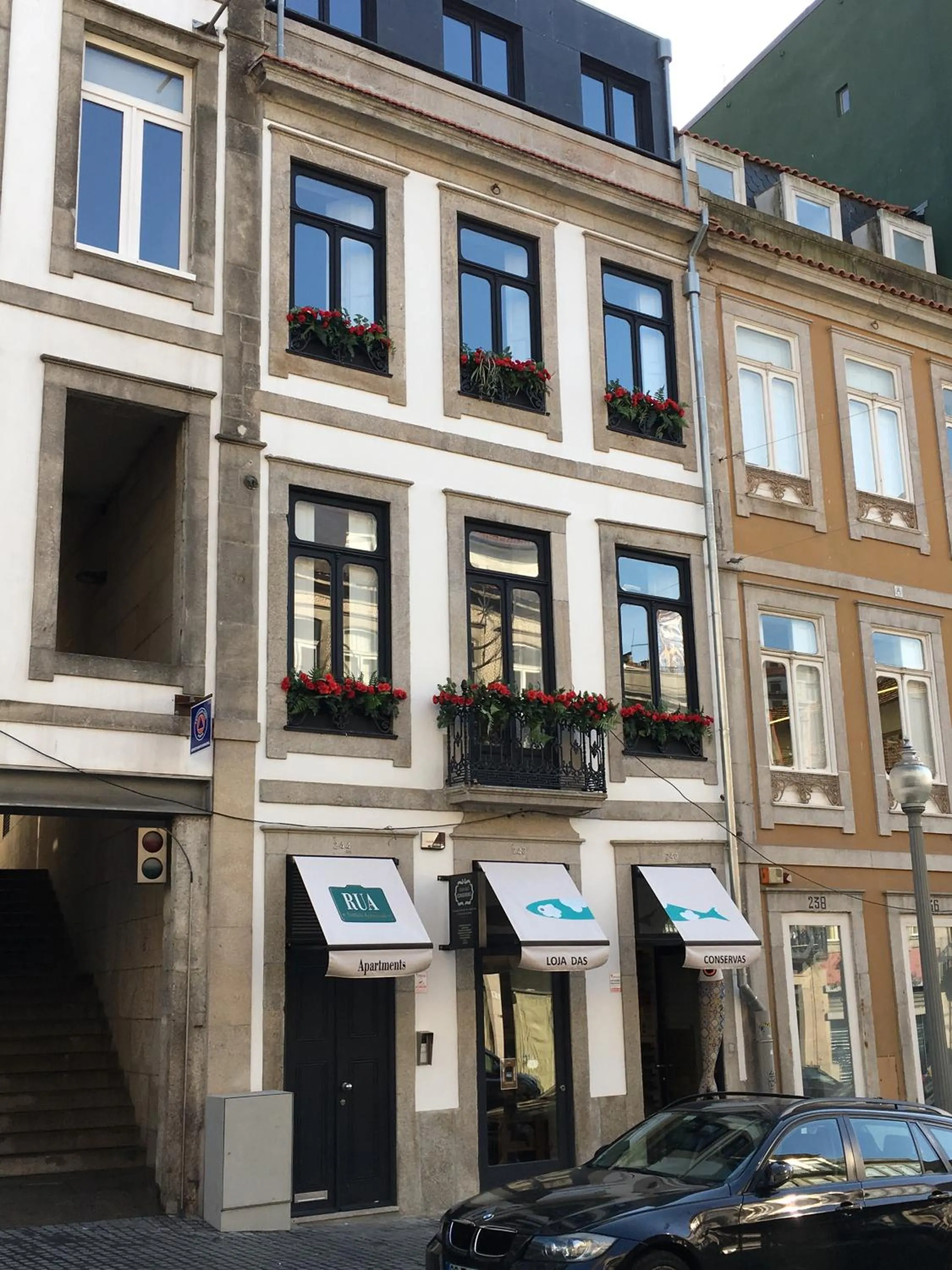 Facade/entrance in Mouzinho 244 - Porto Houses & Suites