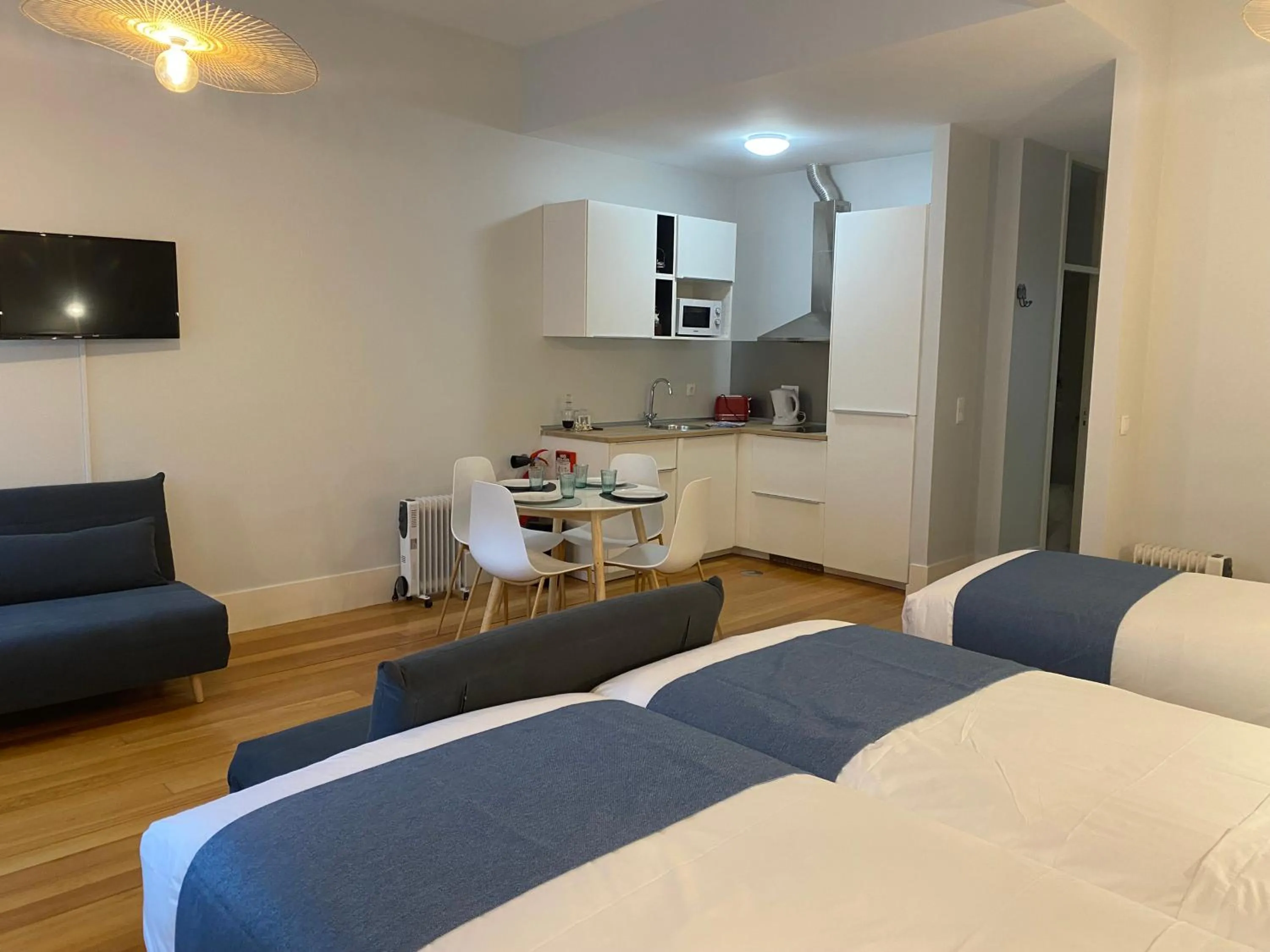 Photo of the whole room, Bed in Mouzinho 244 - Porto Houses & Suites