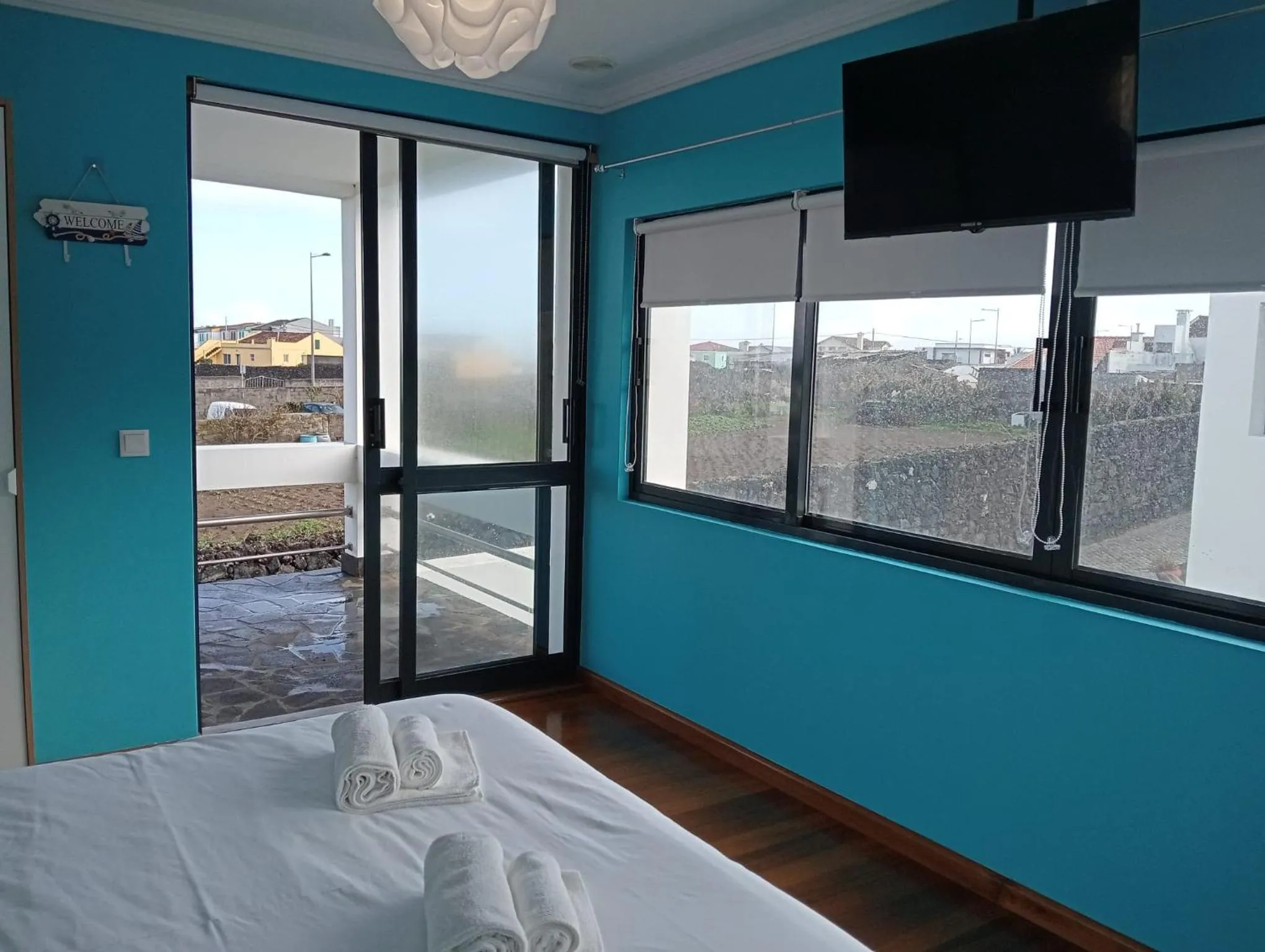 Photo of the whole room, Bed in Surf & Guest Lorena´s House