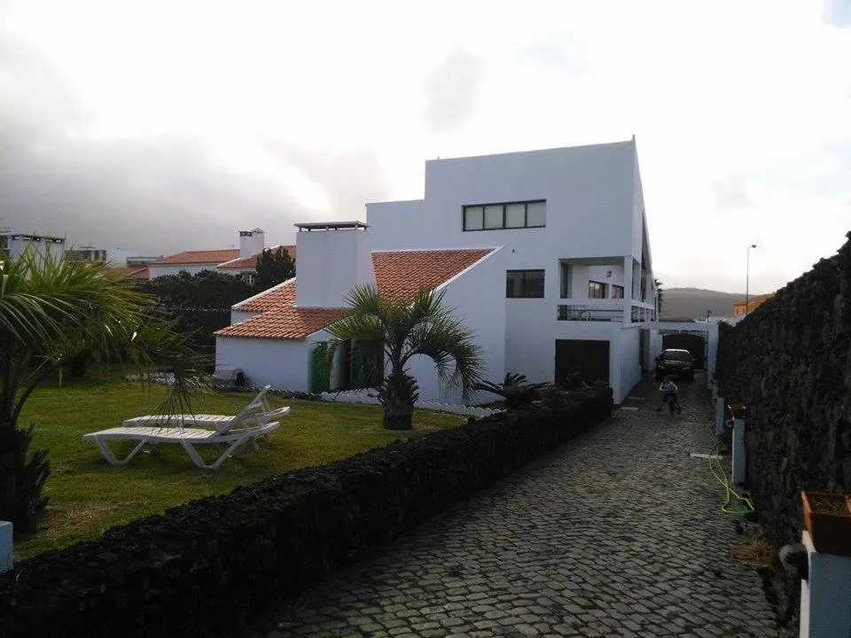 Property building in Surf & Guest Lorena´s House