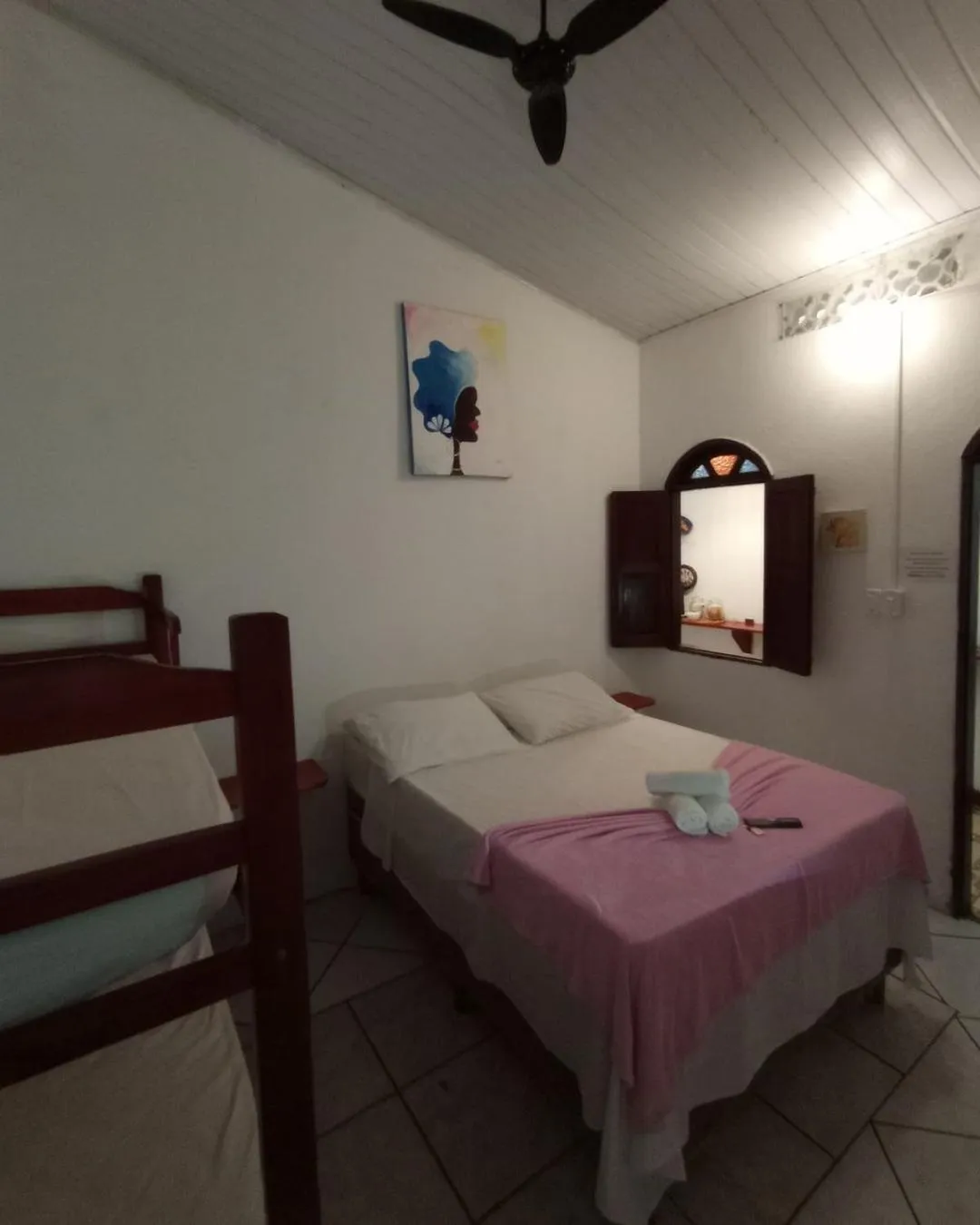 Photo of the whole room, Bed in Pousada Berimbau