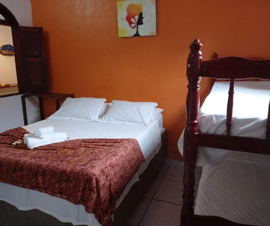 Photo of the whole room, Bed in Pousada Berimbau