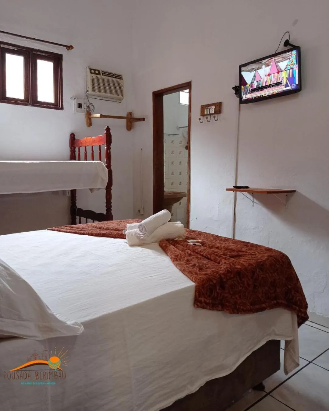 Photo of the whole room, Bed in Pousada Berimbau