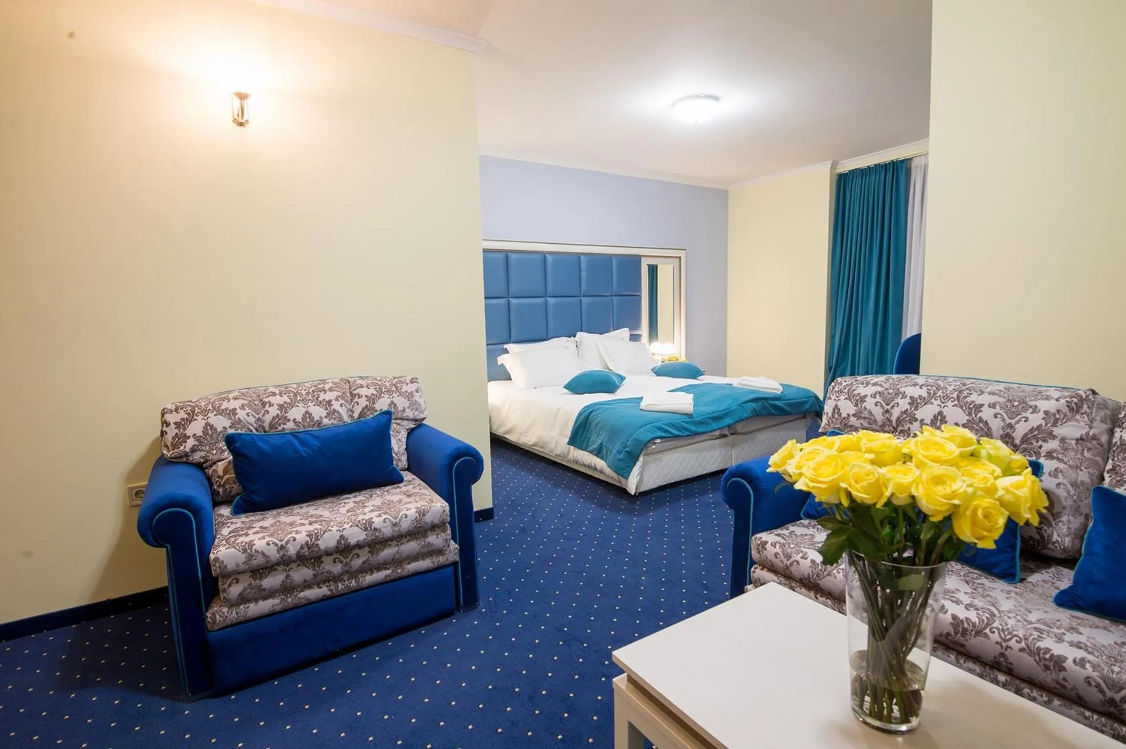 Night, Bed in Hotel Forum