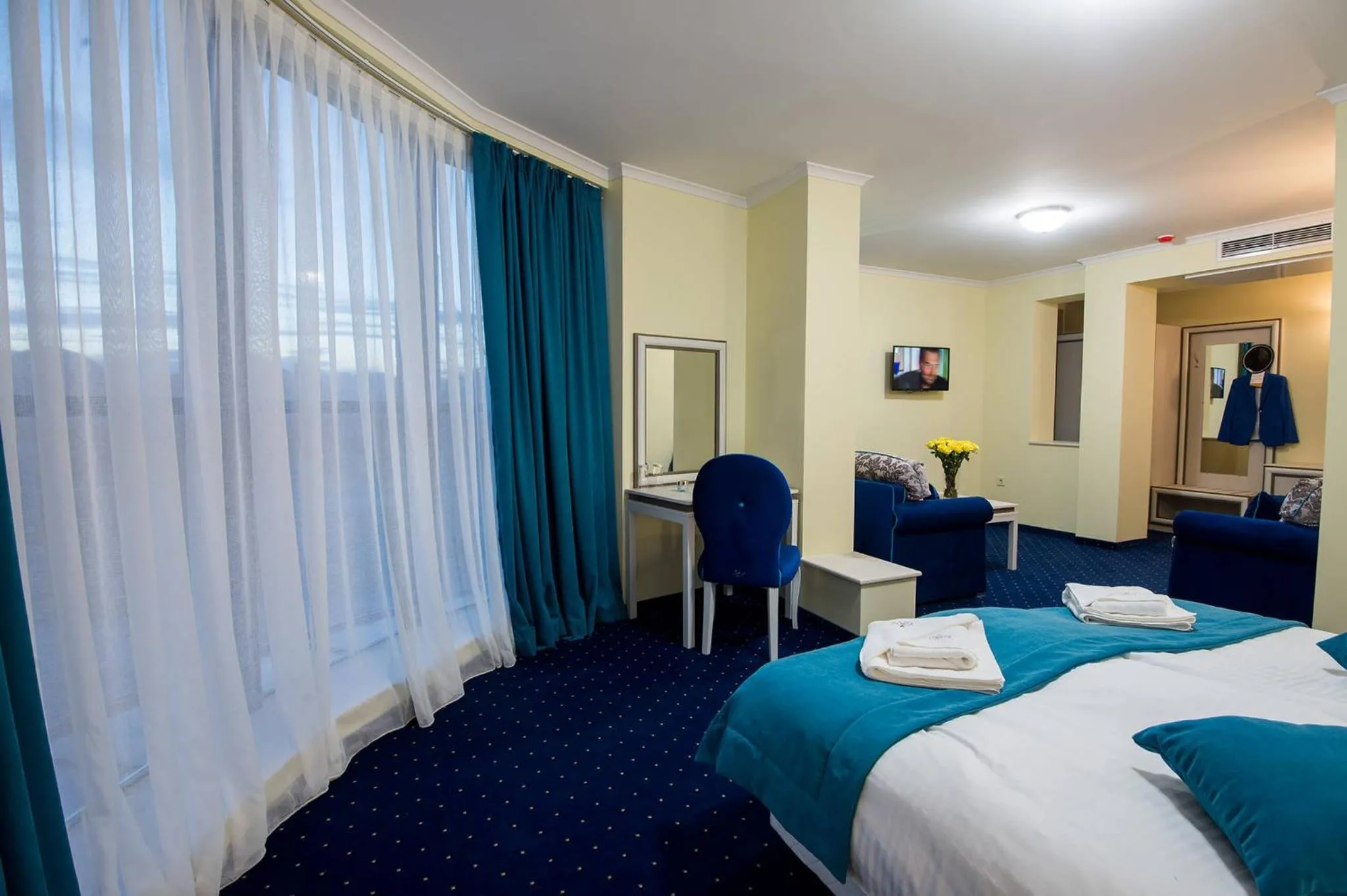 Breakfast, Bed in Hotel Forum