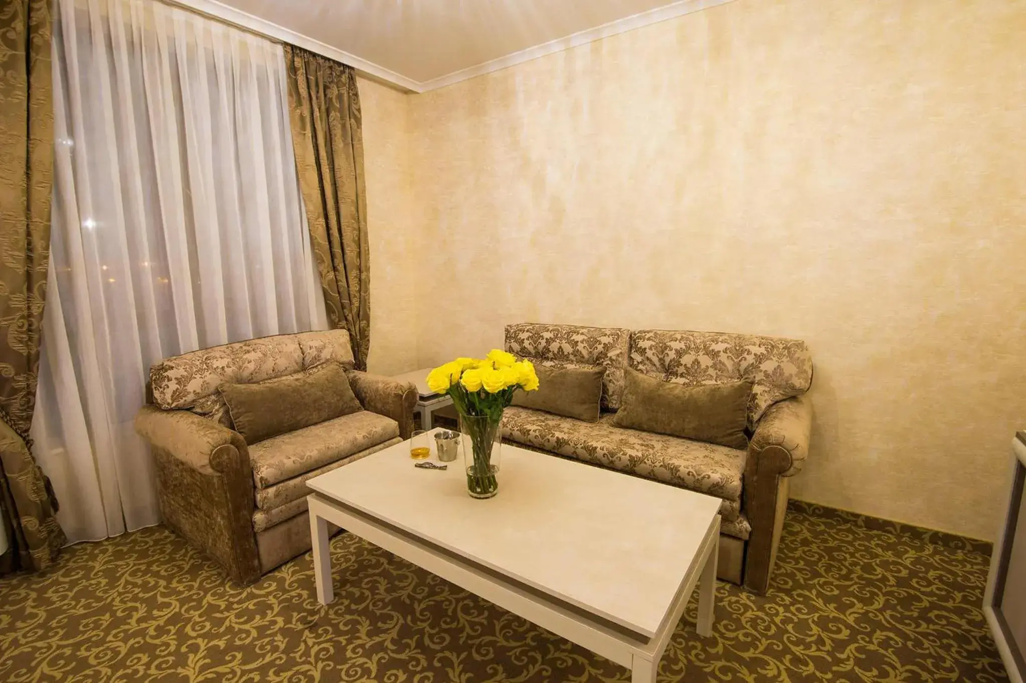 Deluxe Double Room (2 Adults + 1 Child) in Hotel Forum Deluxe Double Room (2 Adults + 1 Child) in Hotel Forum