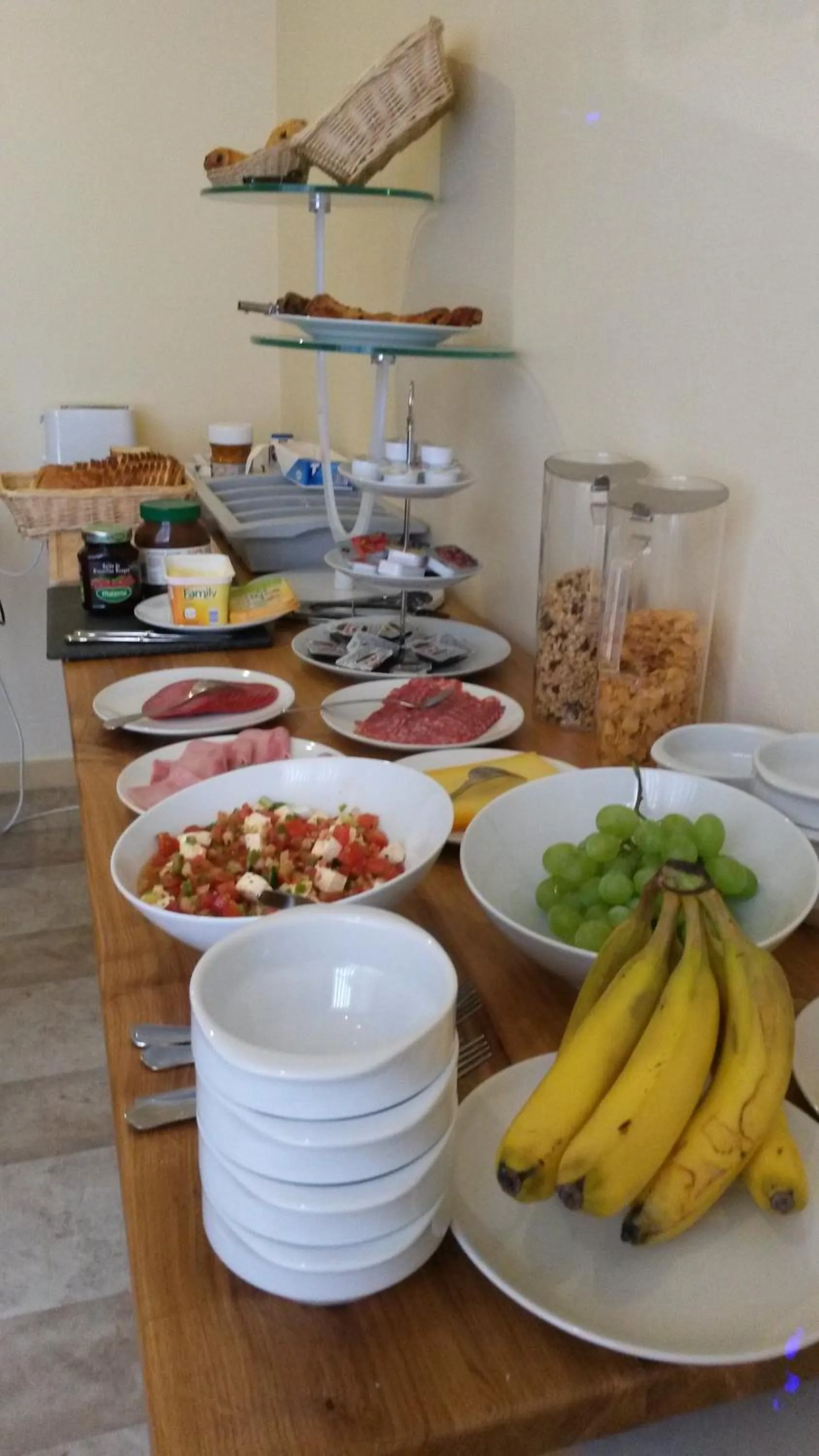 Food and drinks in Hotel Queen Mary