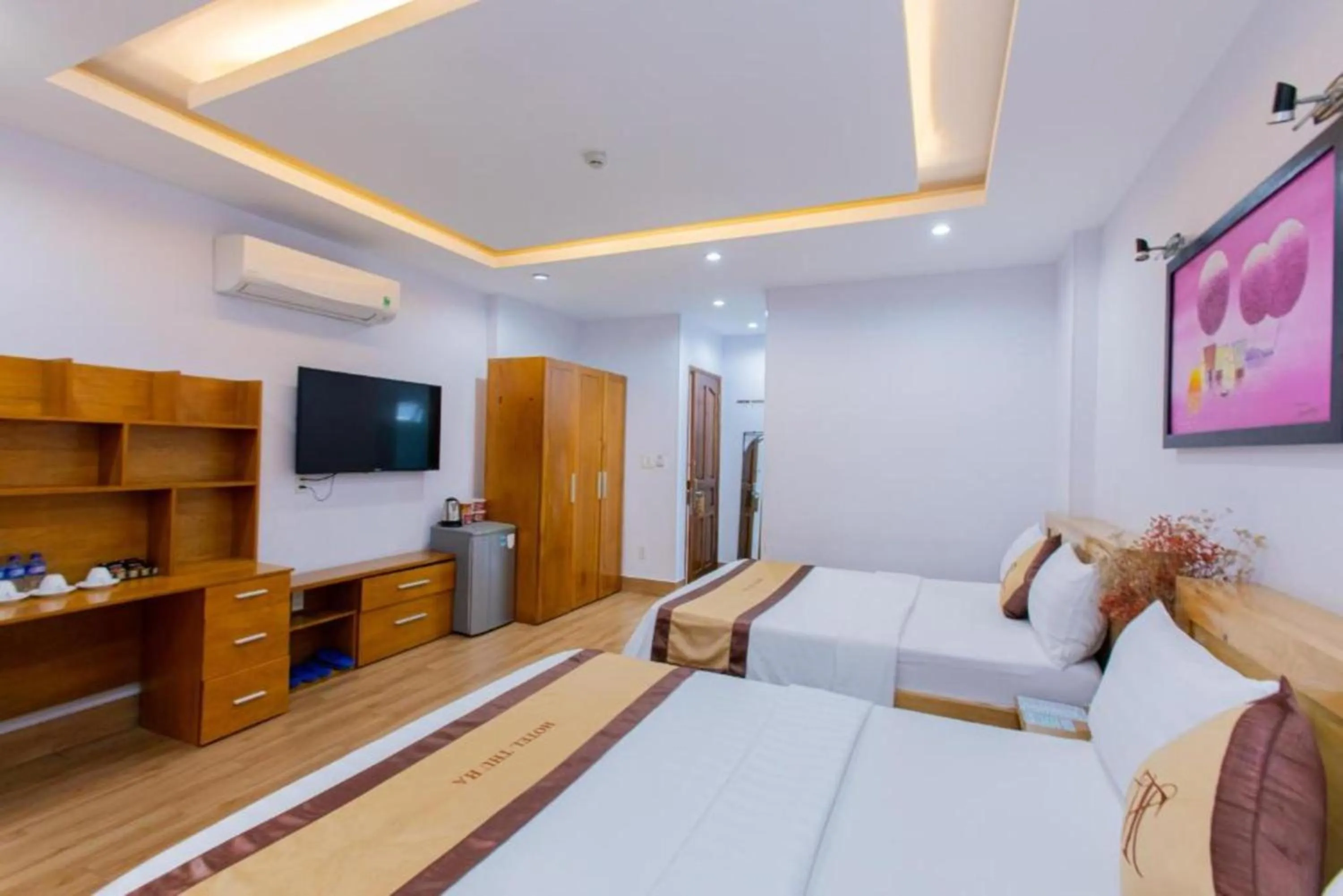 Photo of the whole room, Bed in Thu Ha Airport Hotel