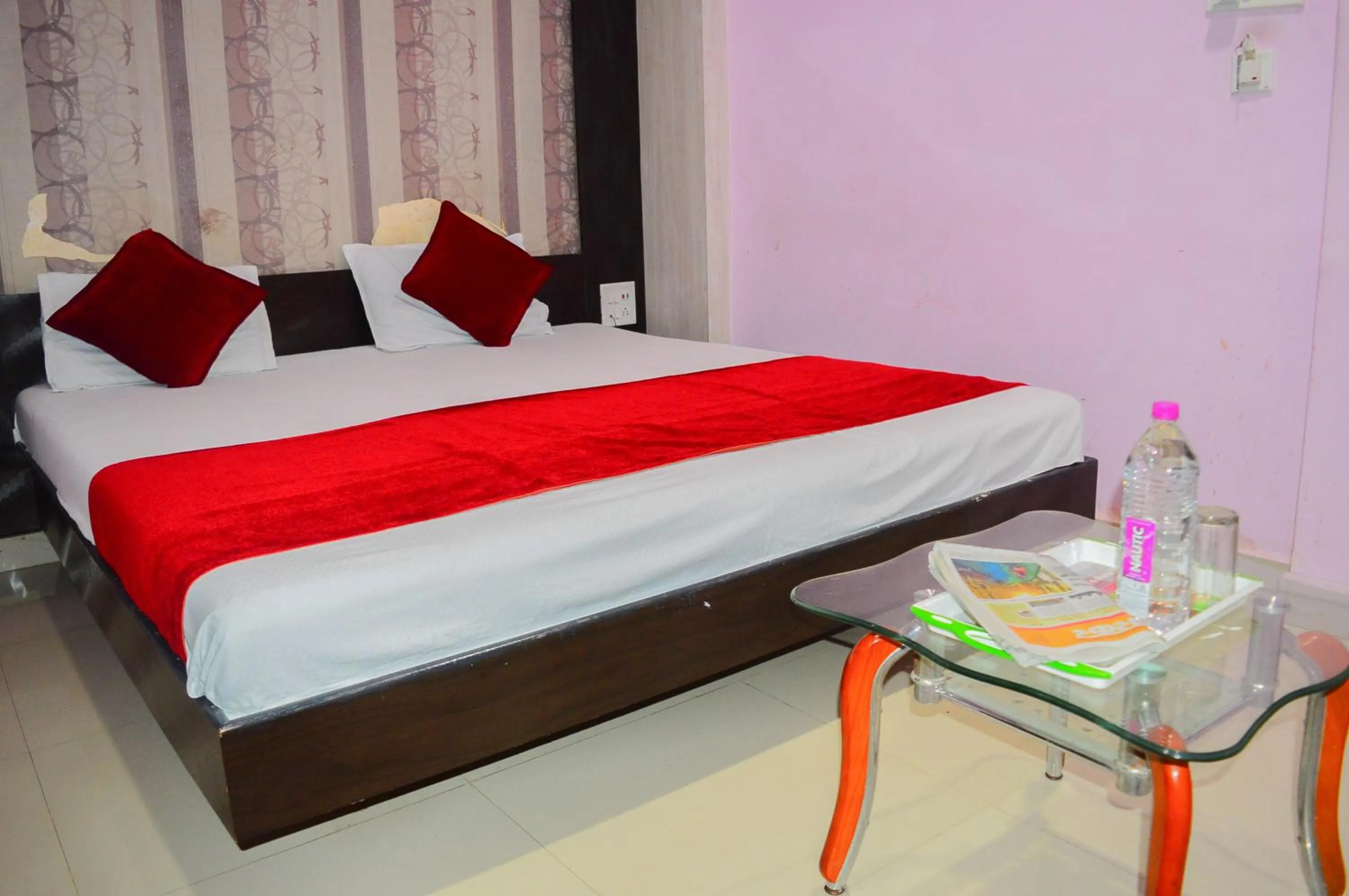 Bedroom, Bed in Hotel Royal Palace - 150 Meters from Mahakal Temple