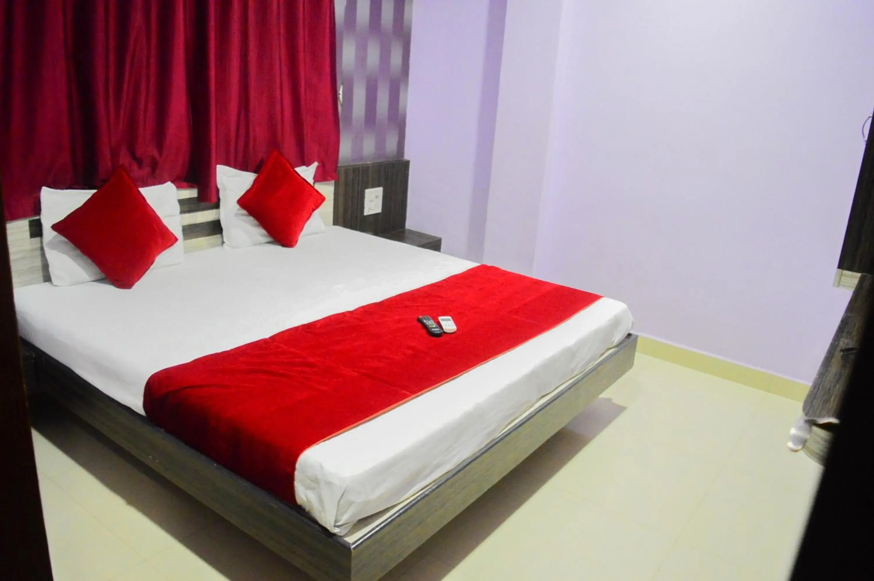 Photo of the whole room, Bed in Hotel Royal Palace - 150 Meters from Mahakal Temple Photo of the whole room, Bed in Hotel Royal Palace - 150 Meters from Mahakal Temple