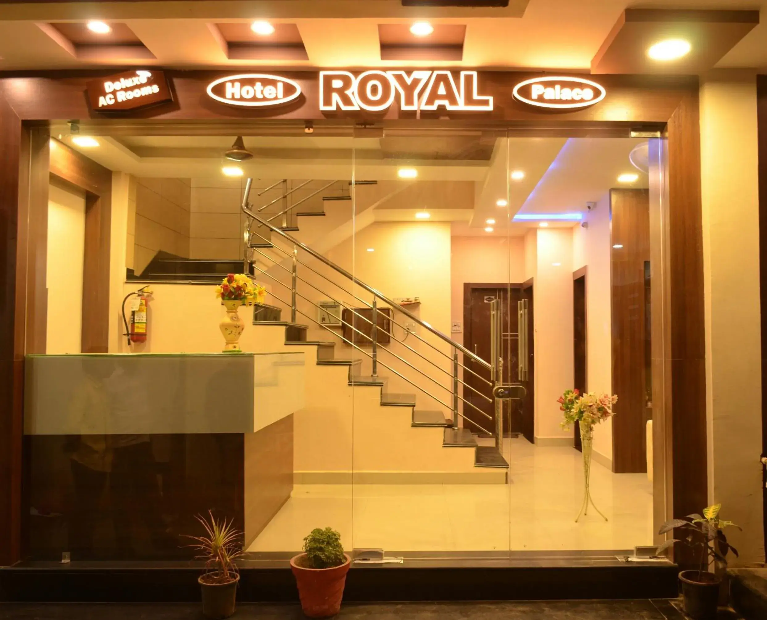 Facade/entrance in Hotel Royal Palace - 150 Meters from Mahakal Temple Facade/entrance in Hotel Royal Palace - 150 Meters from Mahakal Temple