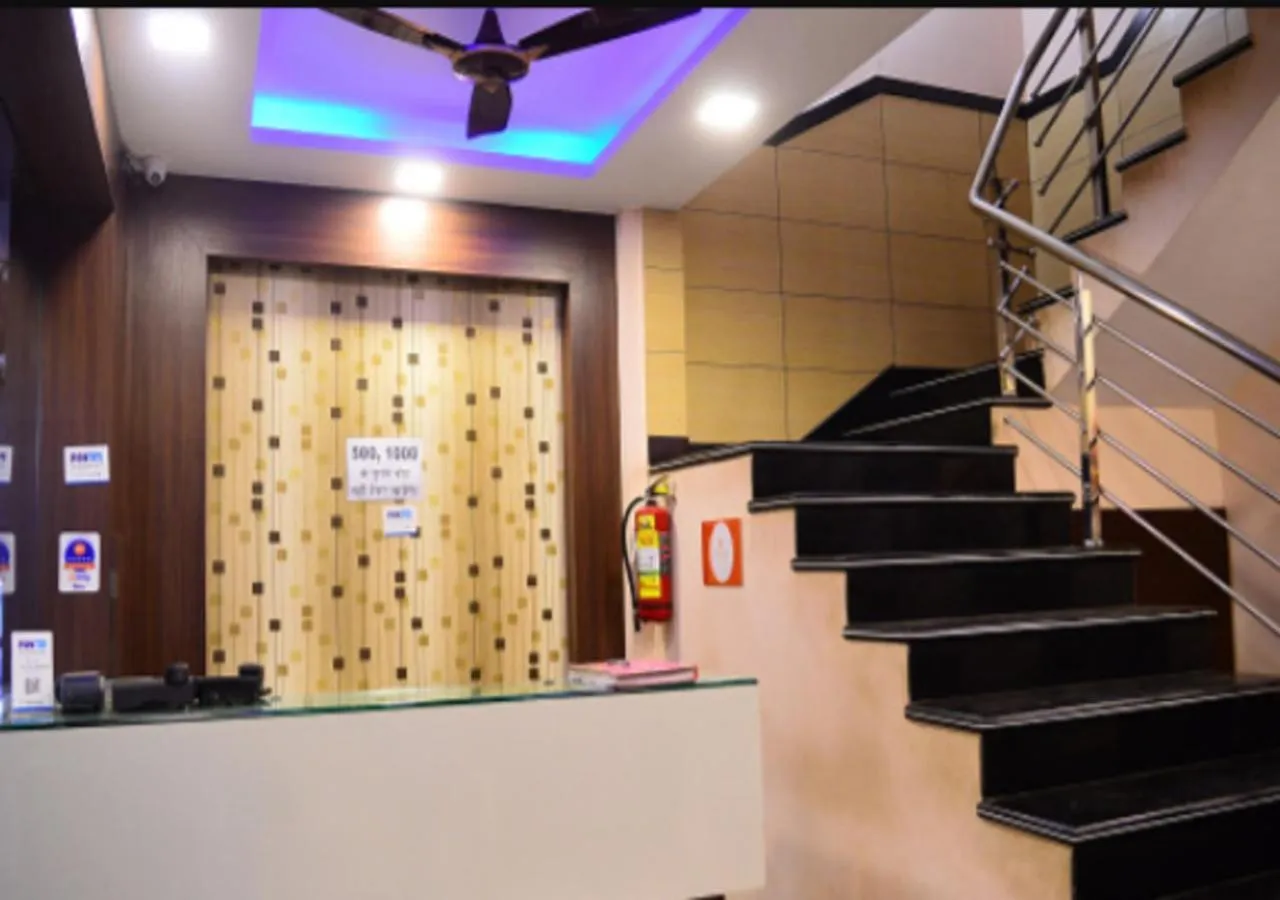 Hotel Royal Palace - 150 Meters from Mahakal Temple