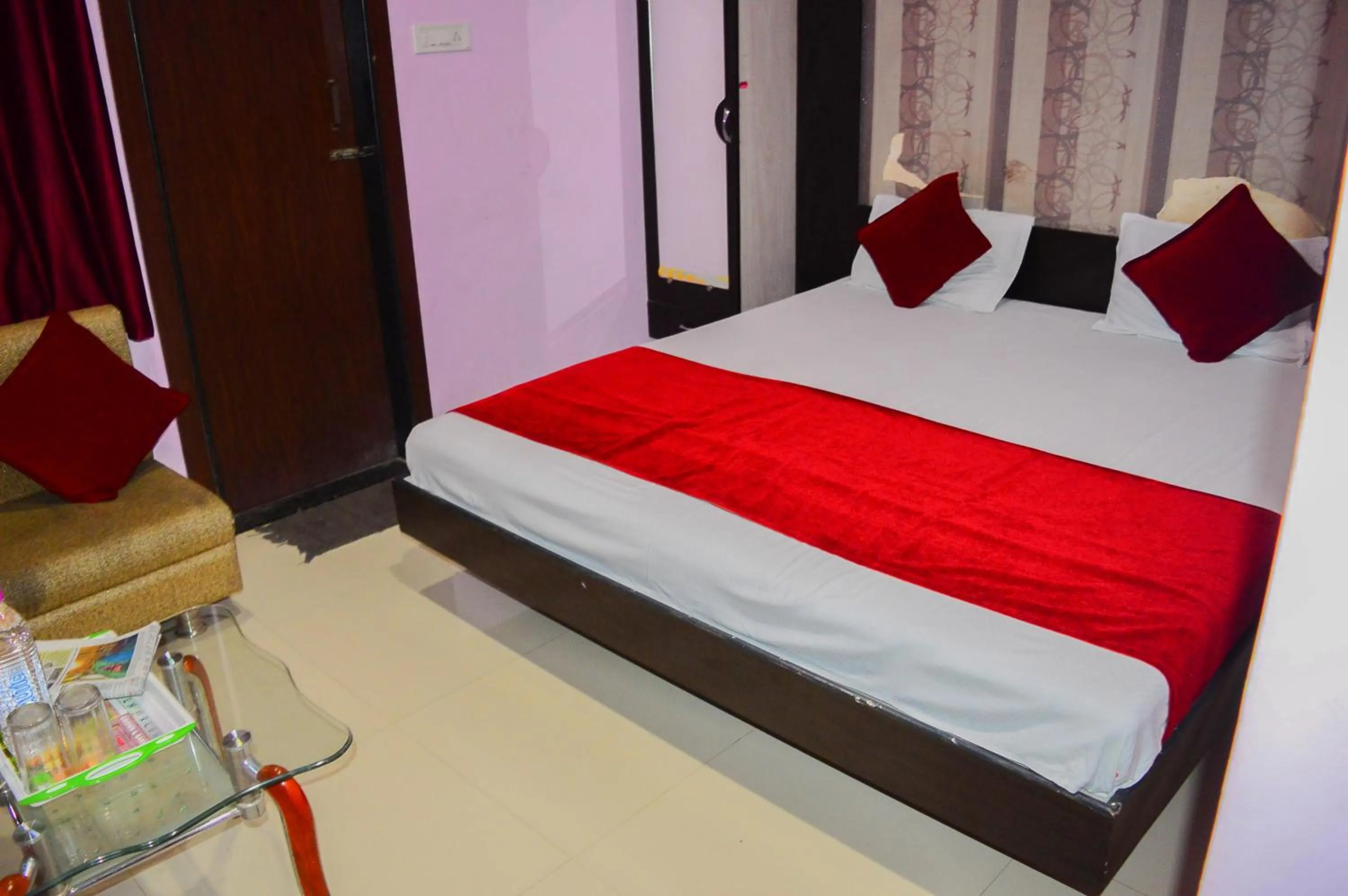 Bedroom, Bed in Hotel Royal Palace - 150 Meters from Mahakal Temple