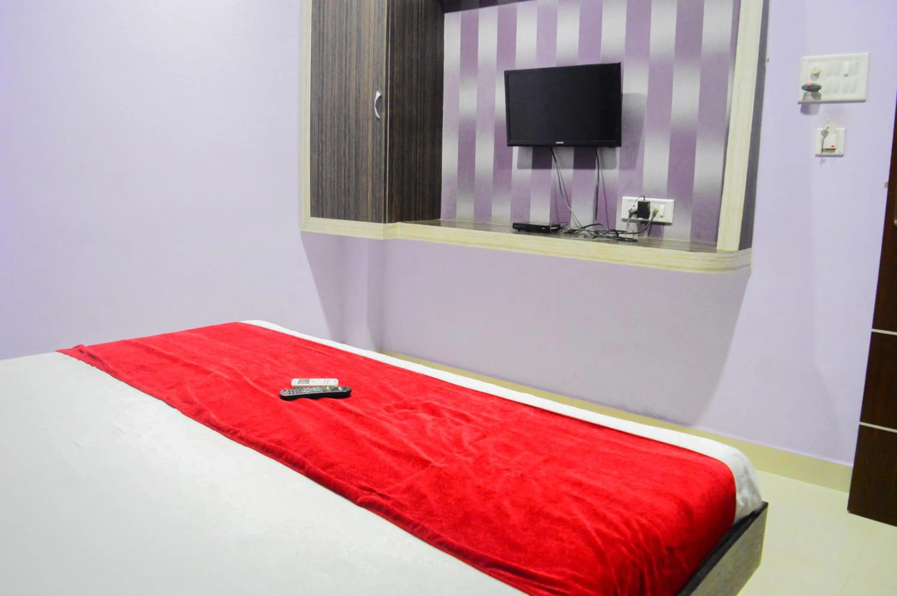 Photo of the whole room, Bed in Hotel Royal Palace - 150 Meters from Mahakal Temple