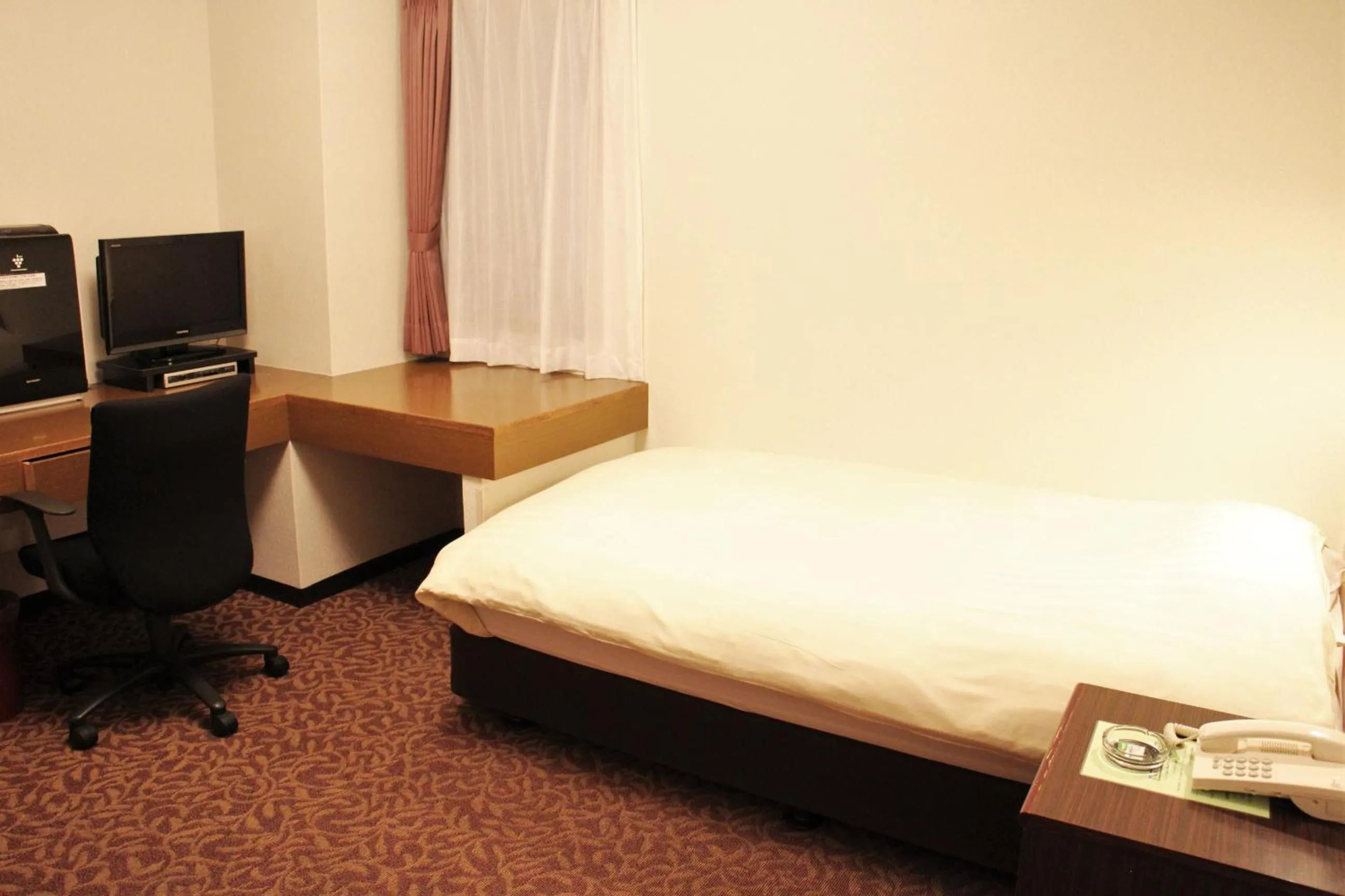 Photo of the whole room, Bed in Business Hotel Raicho