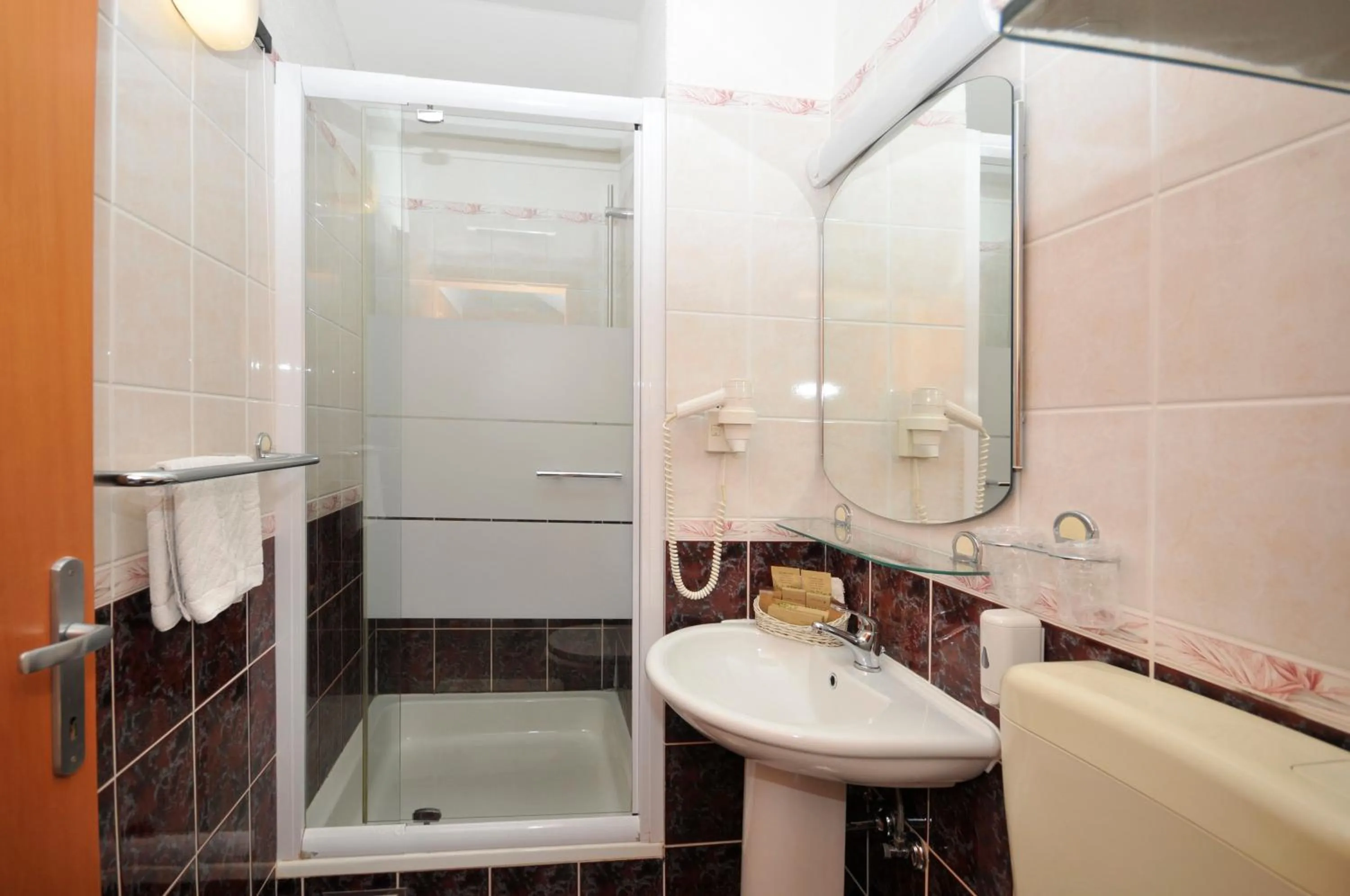 Bathroom in Heritage Hotel Vila Sikaa