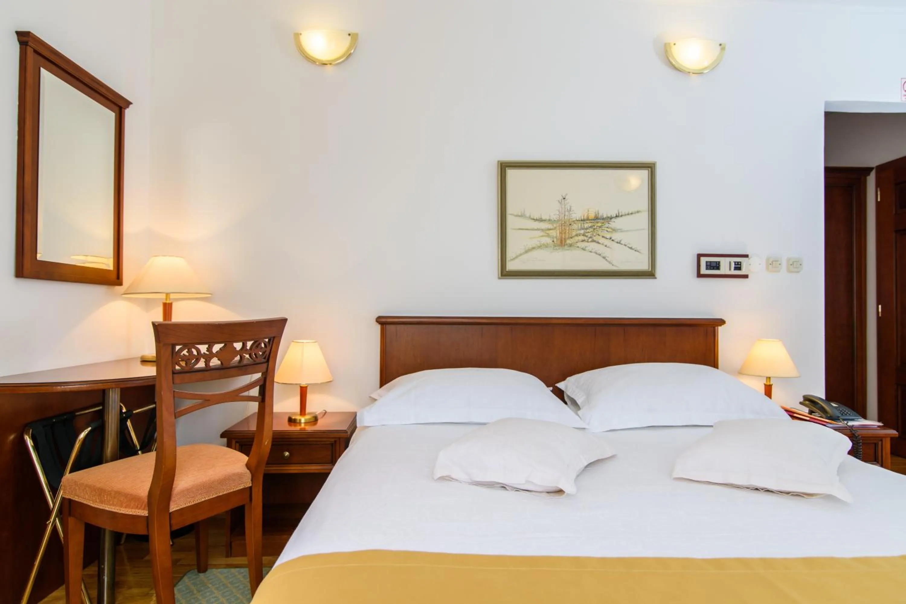 Bedroom, Bed in Heritage Hotel Vila Sikaa