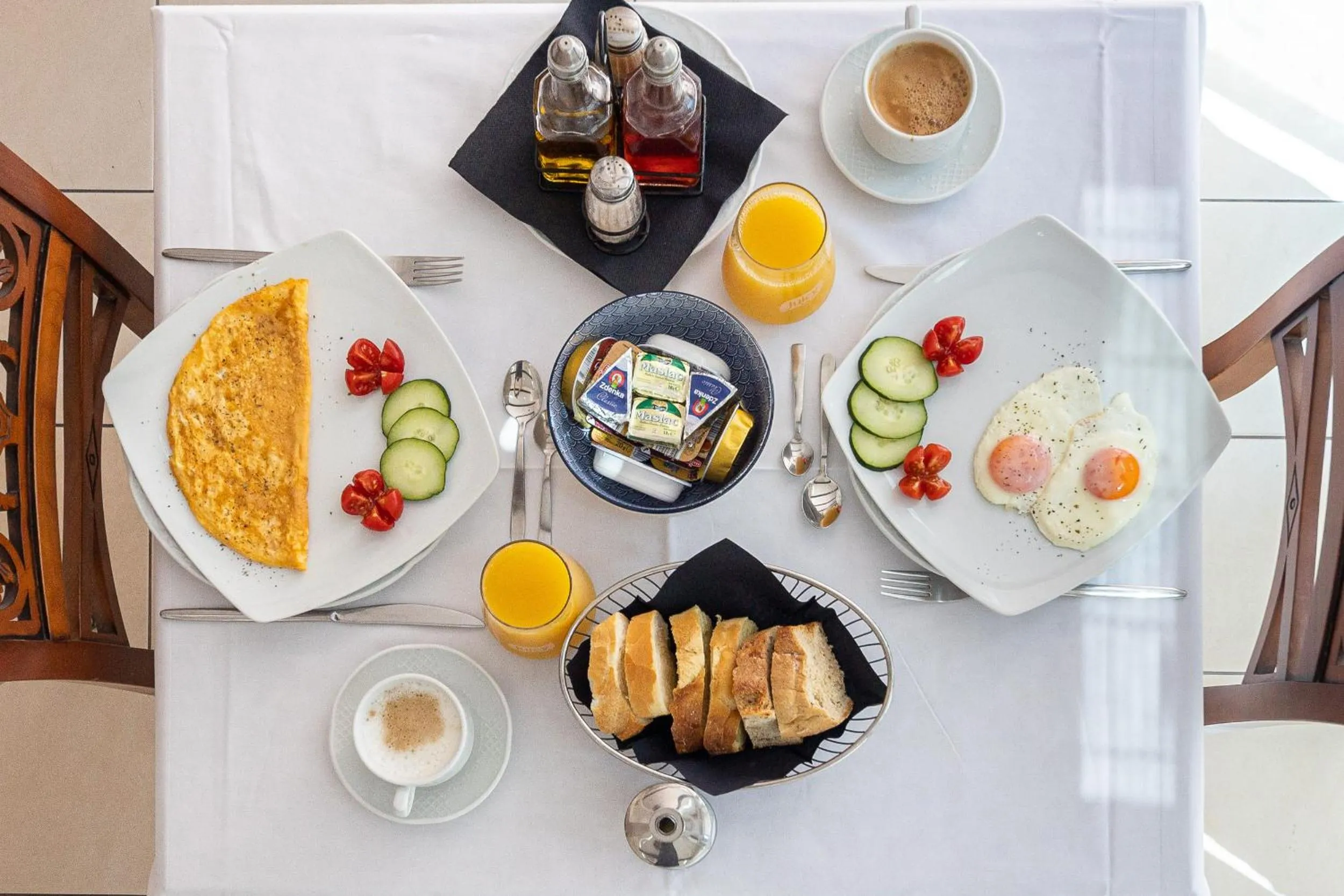 Food and drinks in Heritage Hotel Vila Sikaa