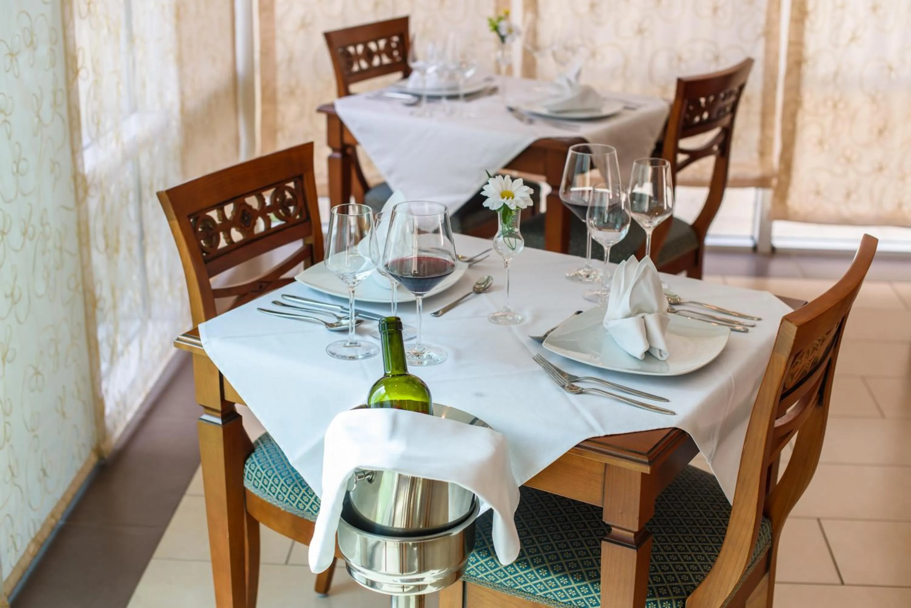 Restaurant/places to eat in Heritage Hotel Vila Sikaa