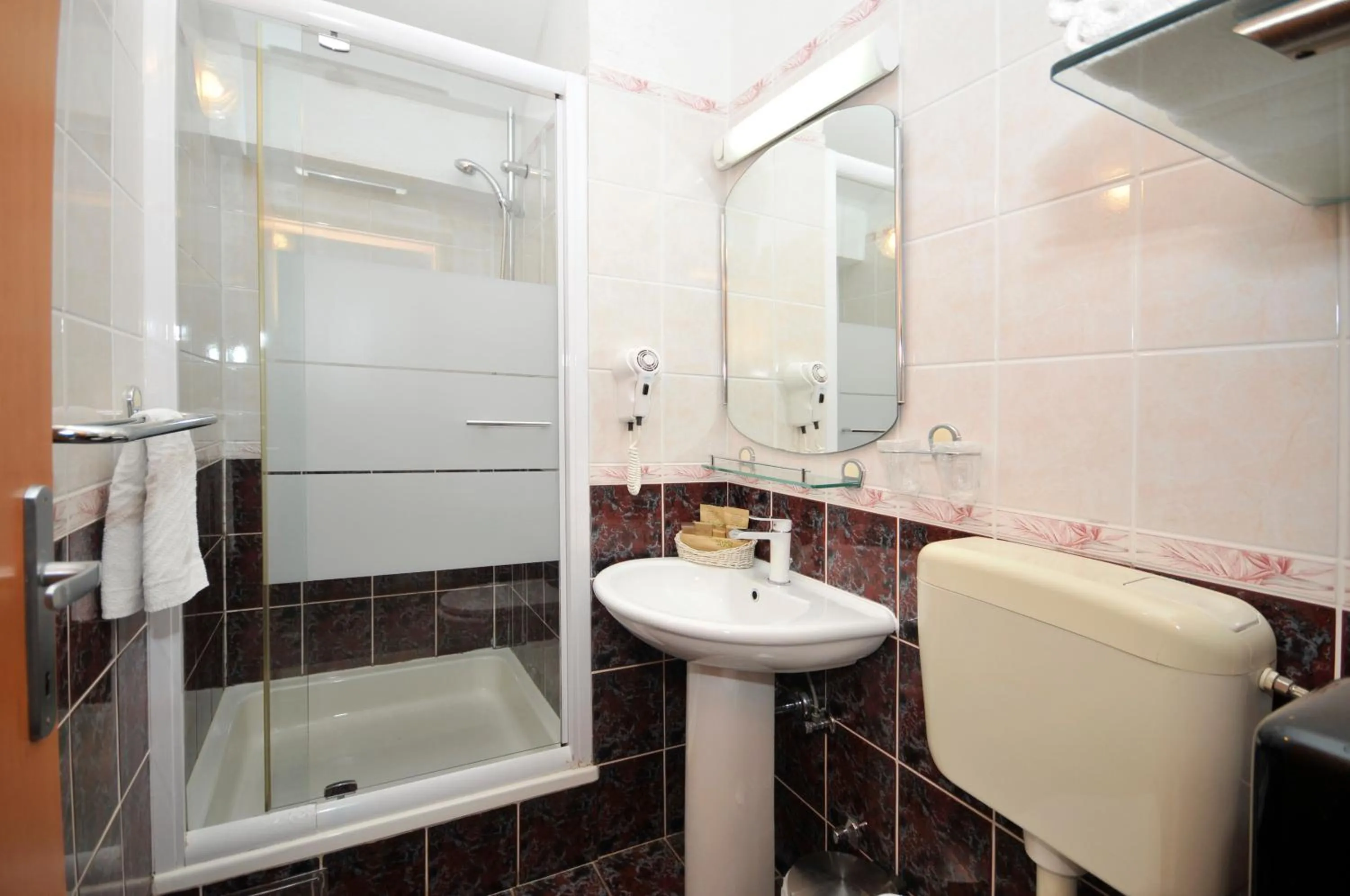 Bathroom in Heritage Hotel Vila Sikaa