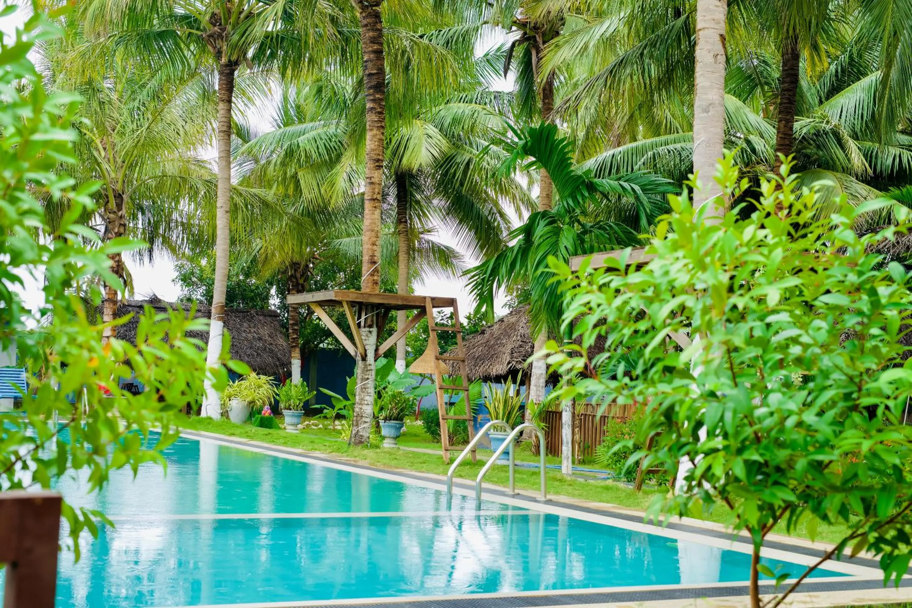 Swimming pool in Nilaveli Hybrid Holiday Hotel