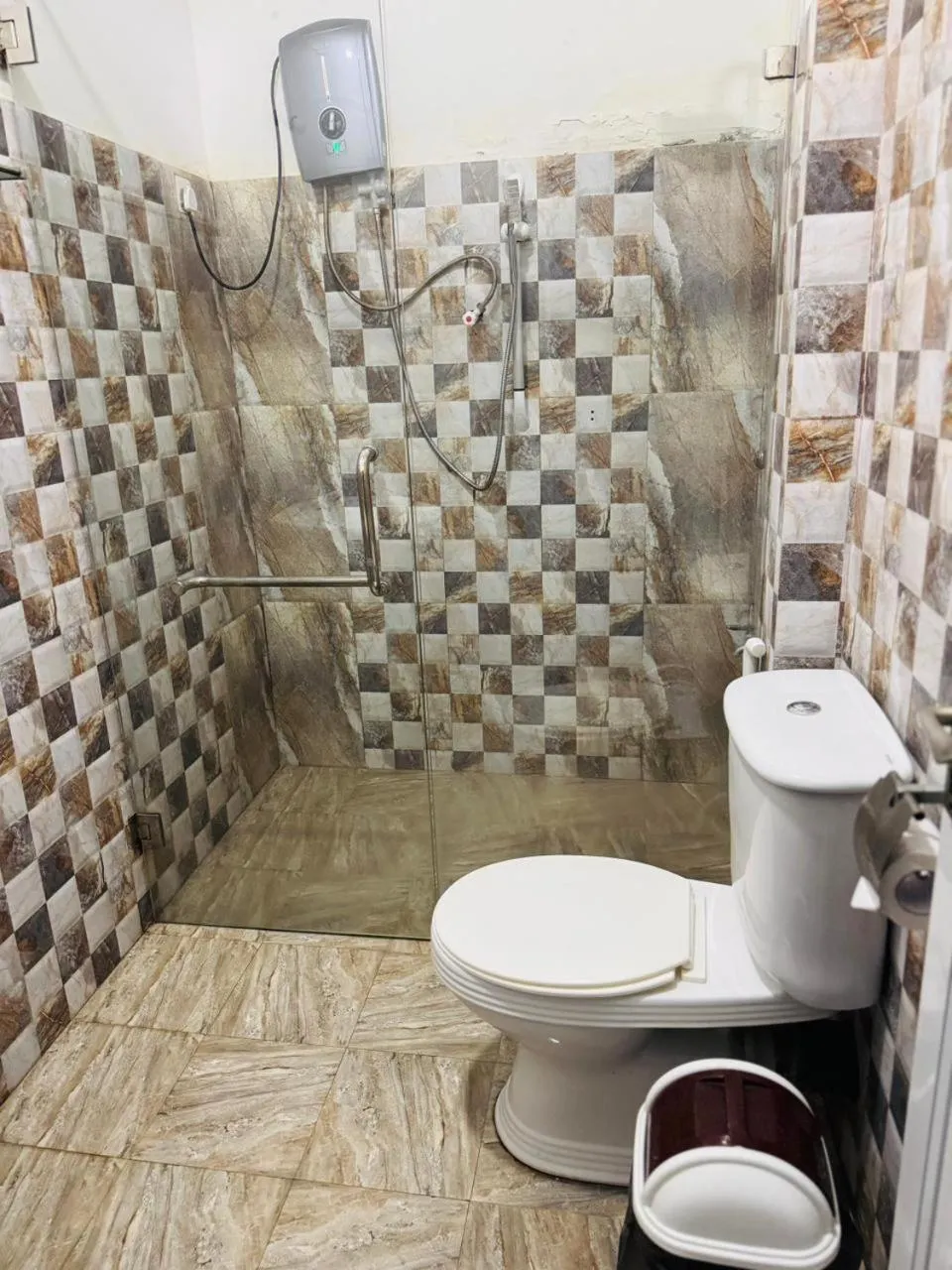 Shower in Nilaveli Hybrid Holiday Hotel