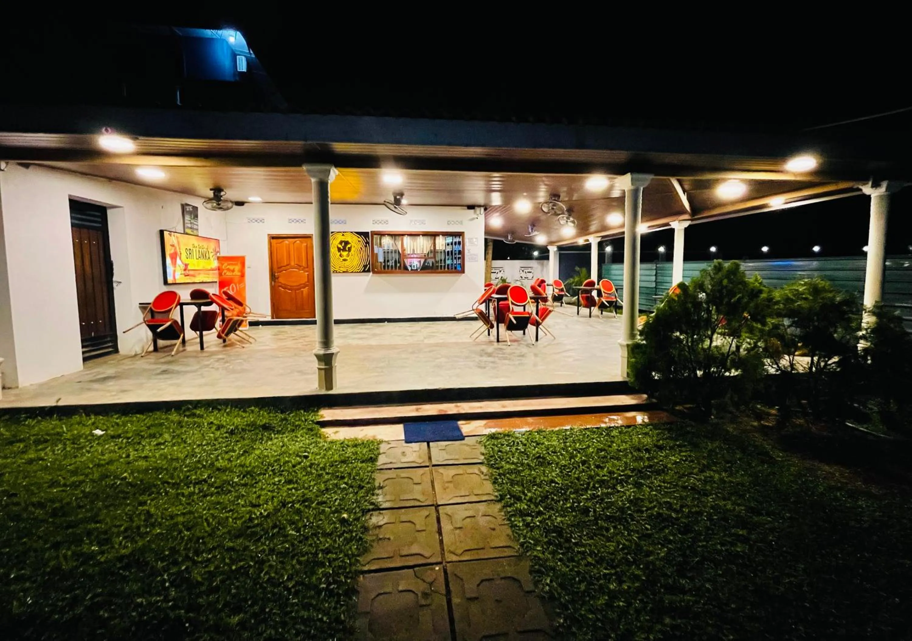 Lounge or bar in Nilaveli Hybrid Holiday Hotel