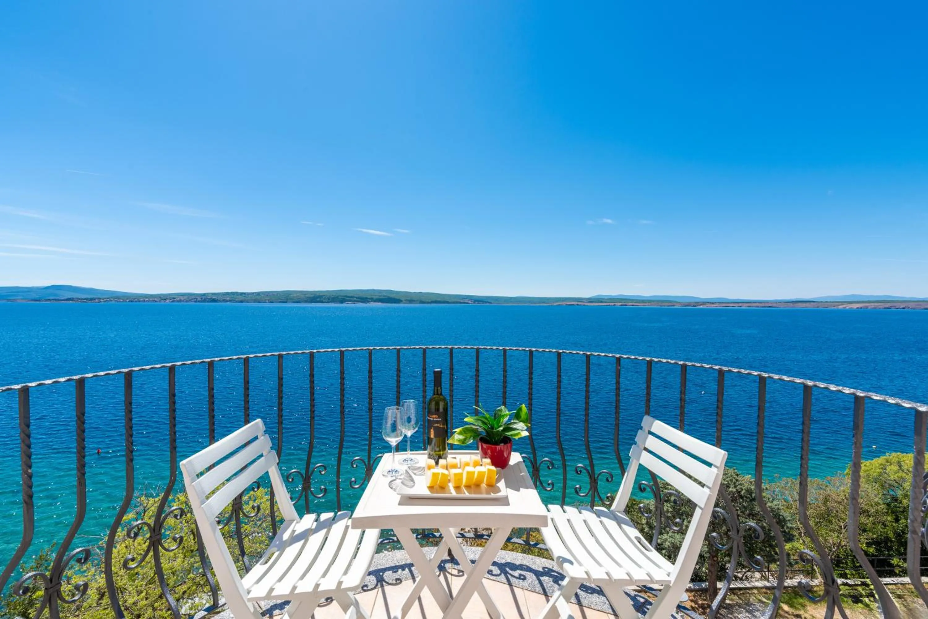 Classic Double Room with Sea View - single occupancy in Hotel Vali Dramalj