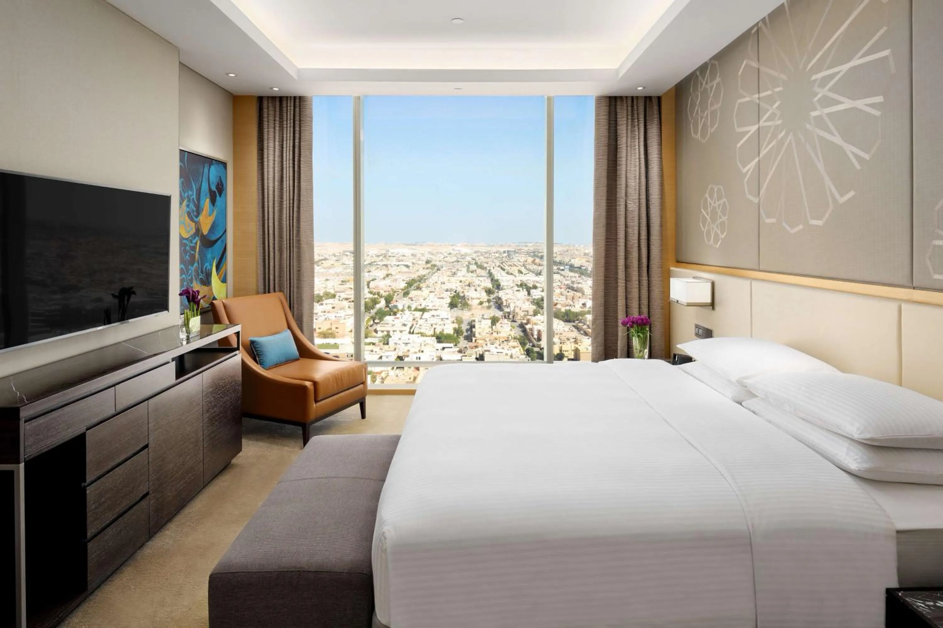 Photo of the whole room, Bed in Hyatt Regency Riyadh Olaya