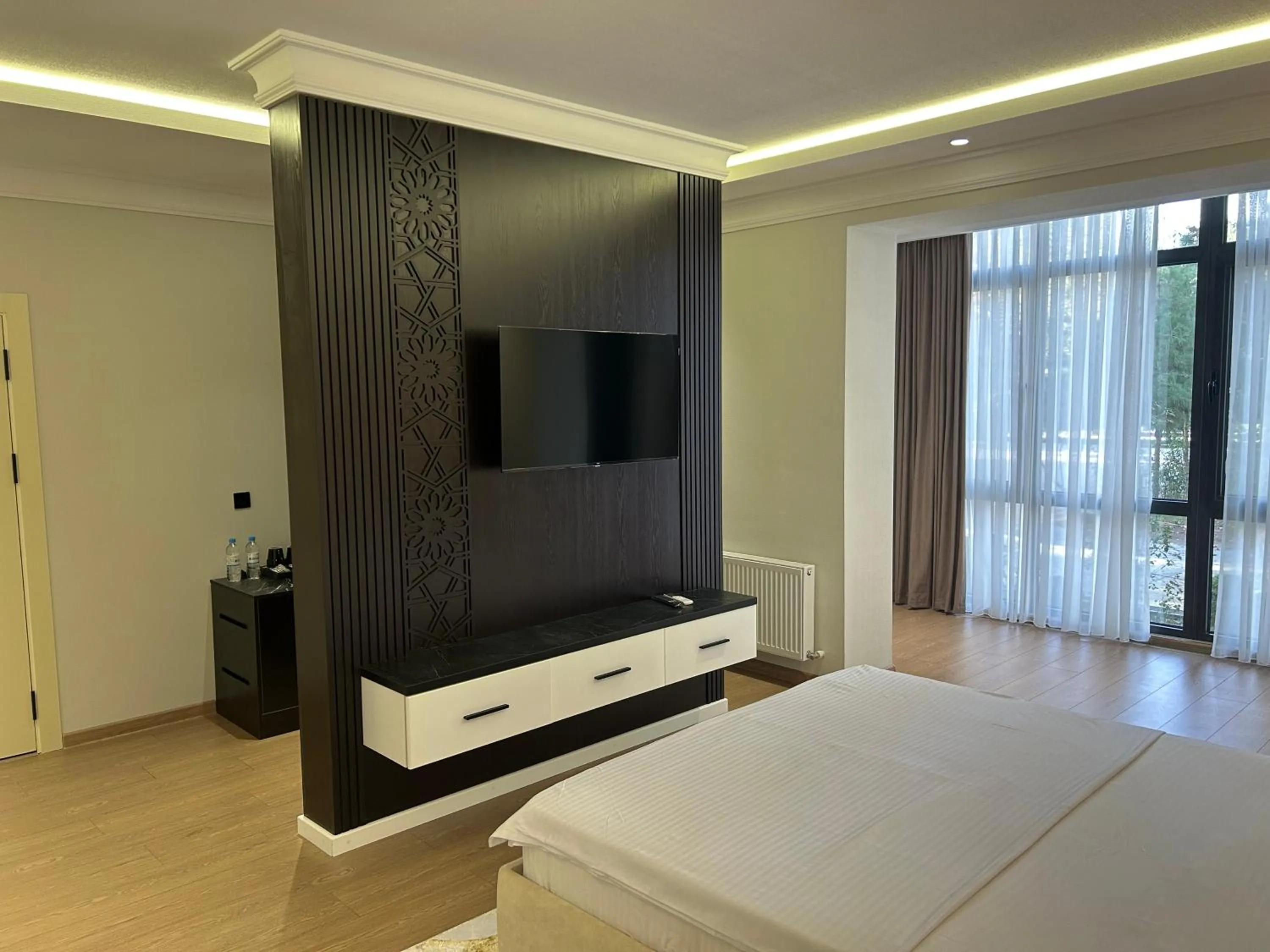 Photo of the whole room, Bed in Karim Parkside Hotel