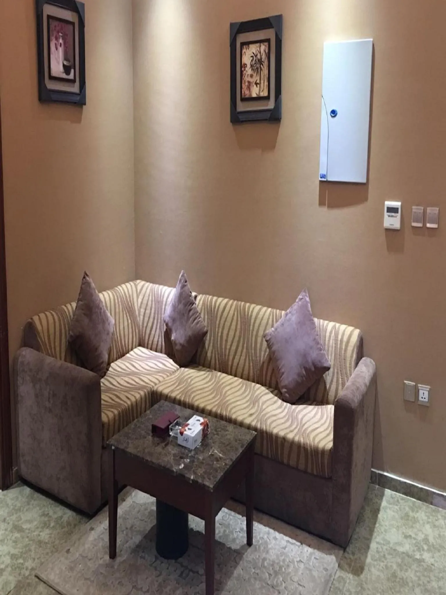 Communal lounge/ TV room in Elaf Suites Al Hamra