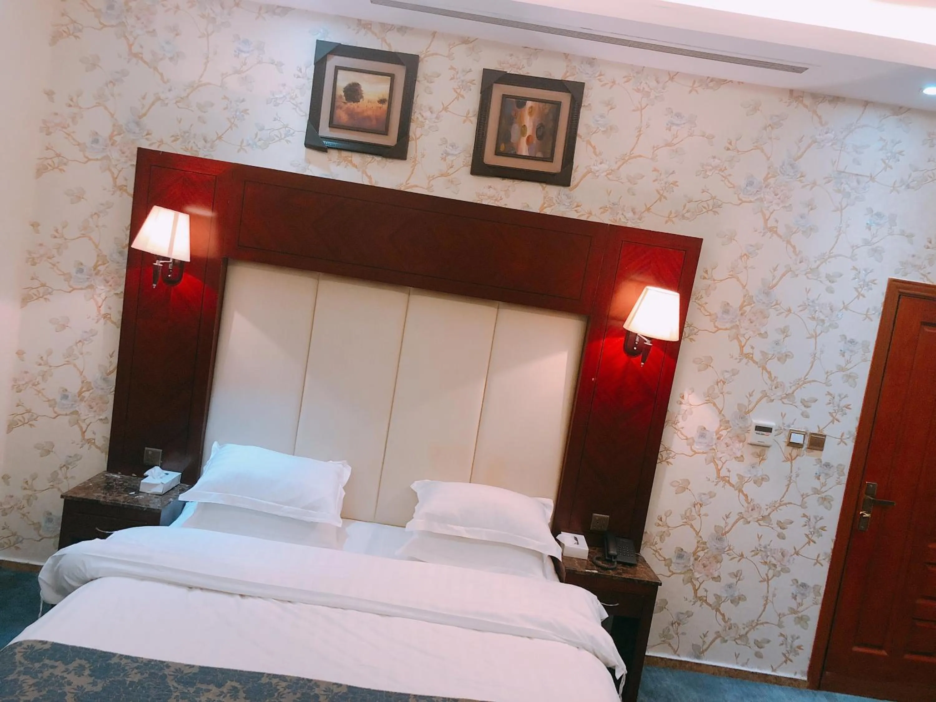 Bed in Elaf Suites Al Hamra