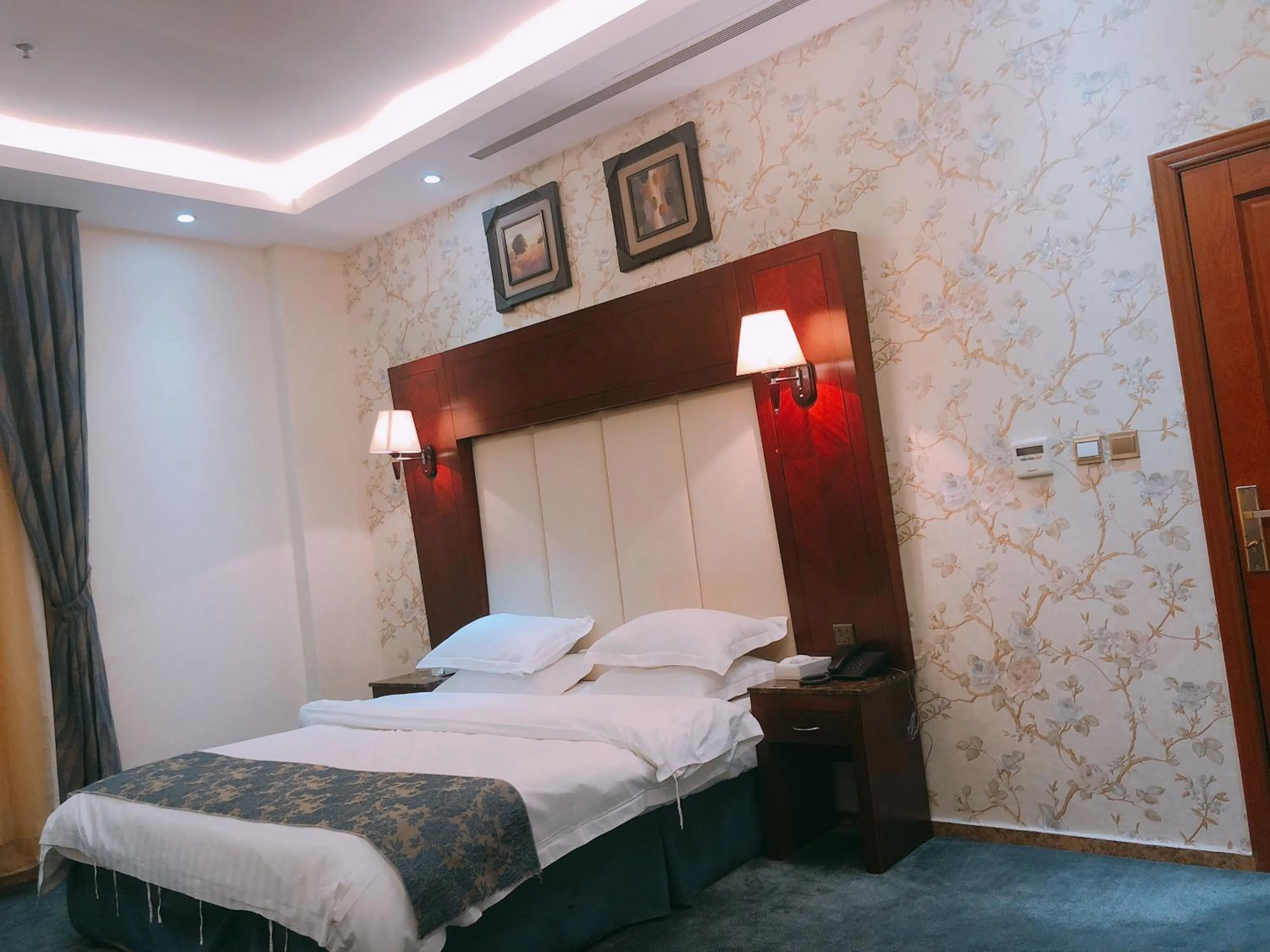 Bed in Elaf Suites Al Hamra