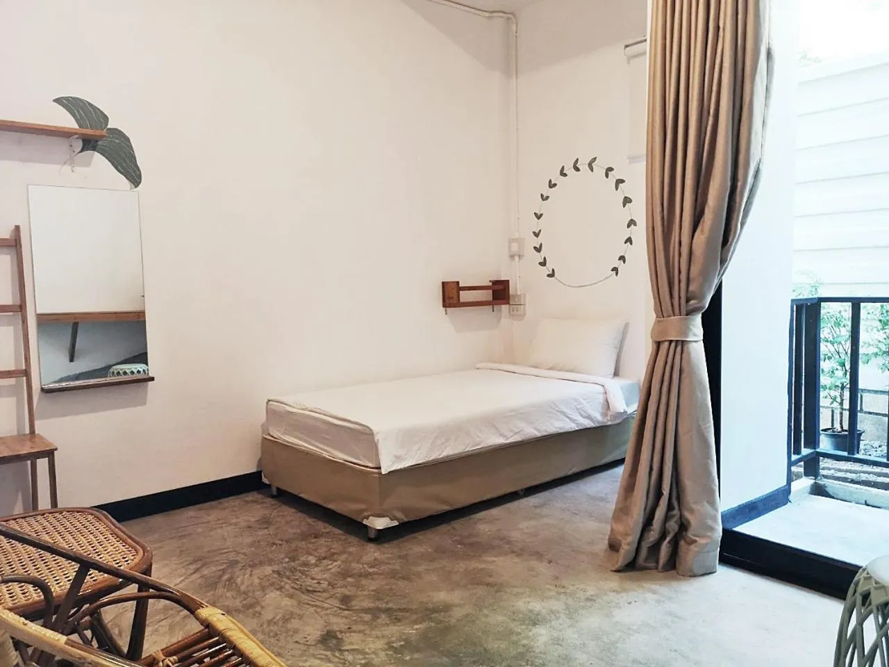 Bed in The Dearly Koh Tao Hostel-PADI 5 Star Dive Resort