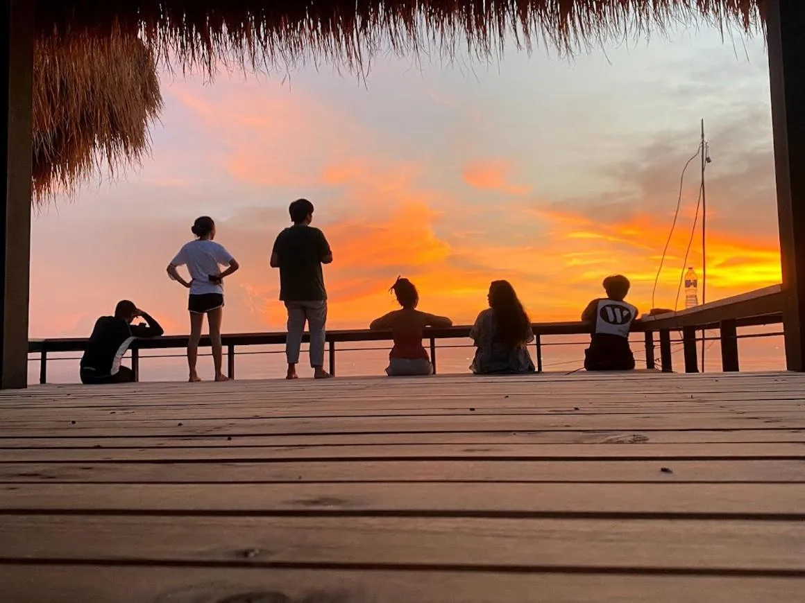 group of guests in The Dearly Koh Tao Hostel-PADI 5 Star Dive Resort