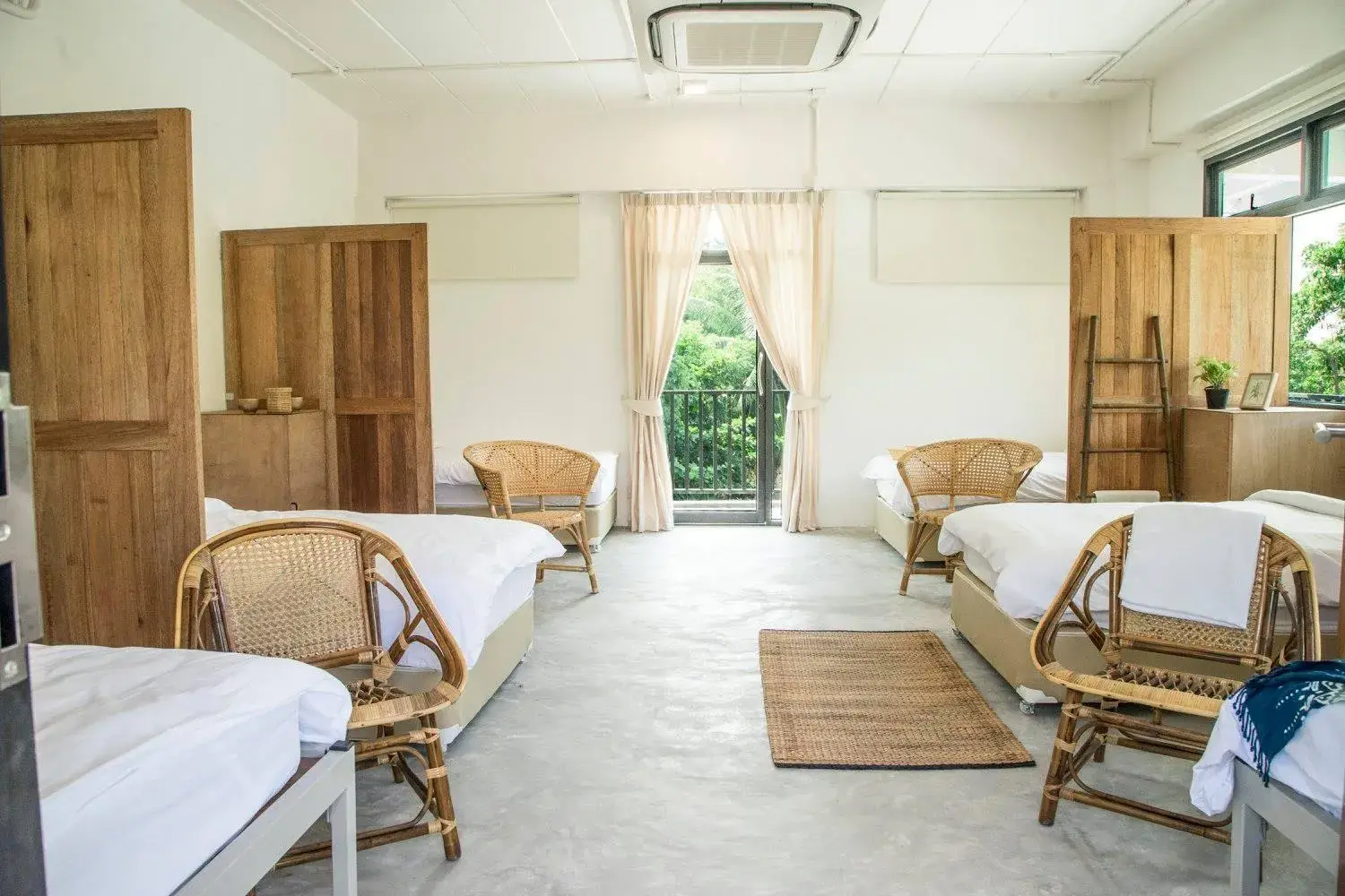 Single Bed in 6 Bed Female Dormitory Room in The Dearly Koh Tao Hostel-PADI 5 Star Dive Resort Single Bed in 6 Bed Female Dormitory Room in The Dearly Koh Tao Hostel-PADI 5 Star Dive Resort