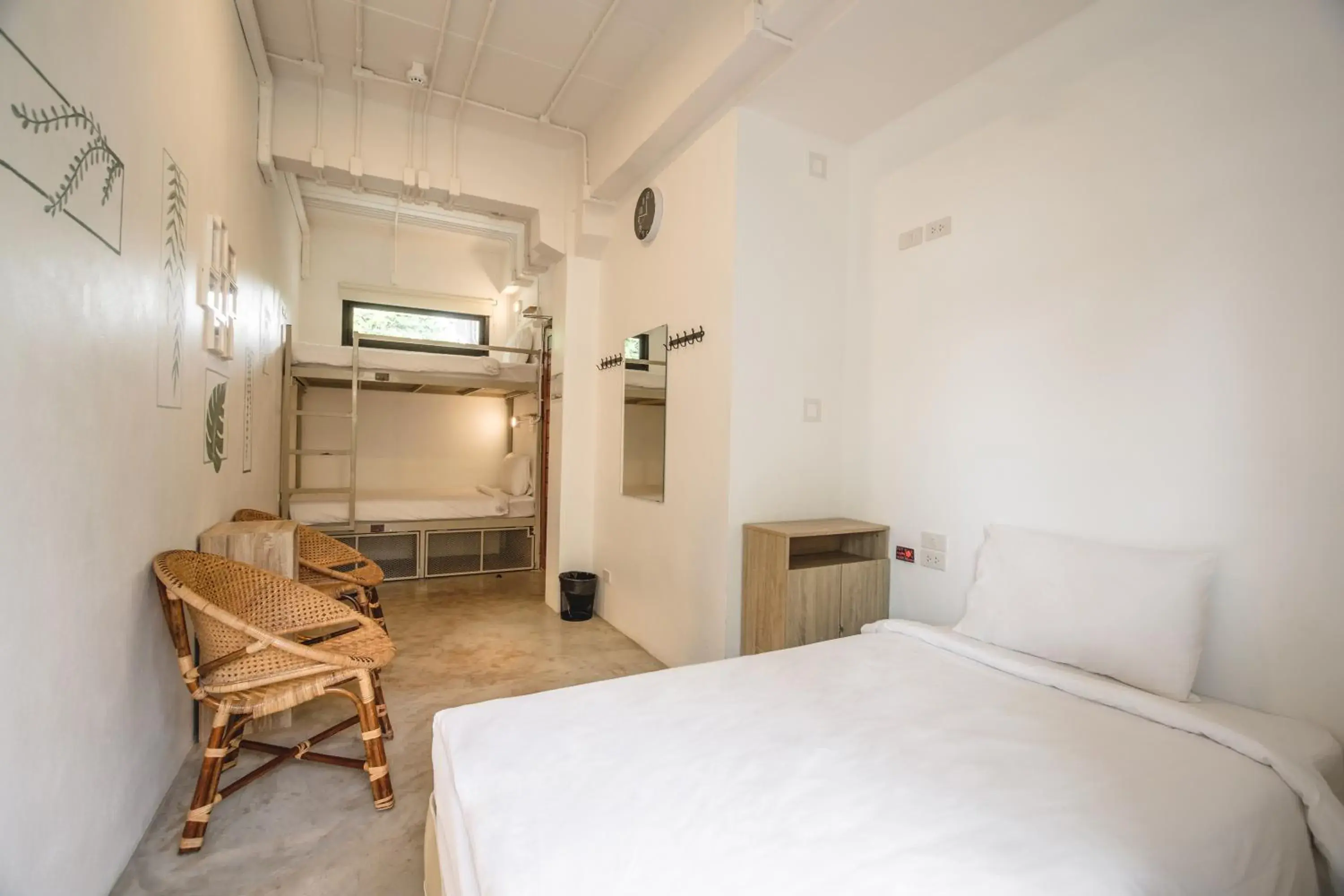 Basic Triple Room with Shared Bathroom in The Dearly Koh Tao Hostel-PADI 5 Star Dive Resort Basic Triple Room with Shared Bathroom in The Dearly Koh Tao Hostel-PADI 5 Star Dive Resort