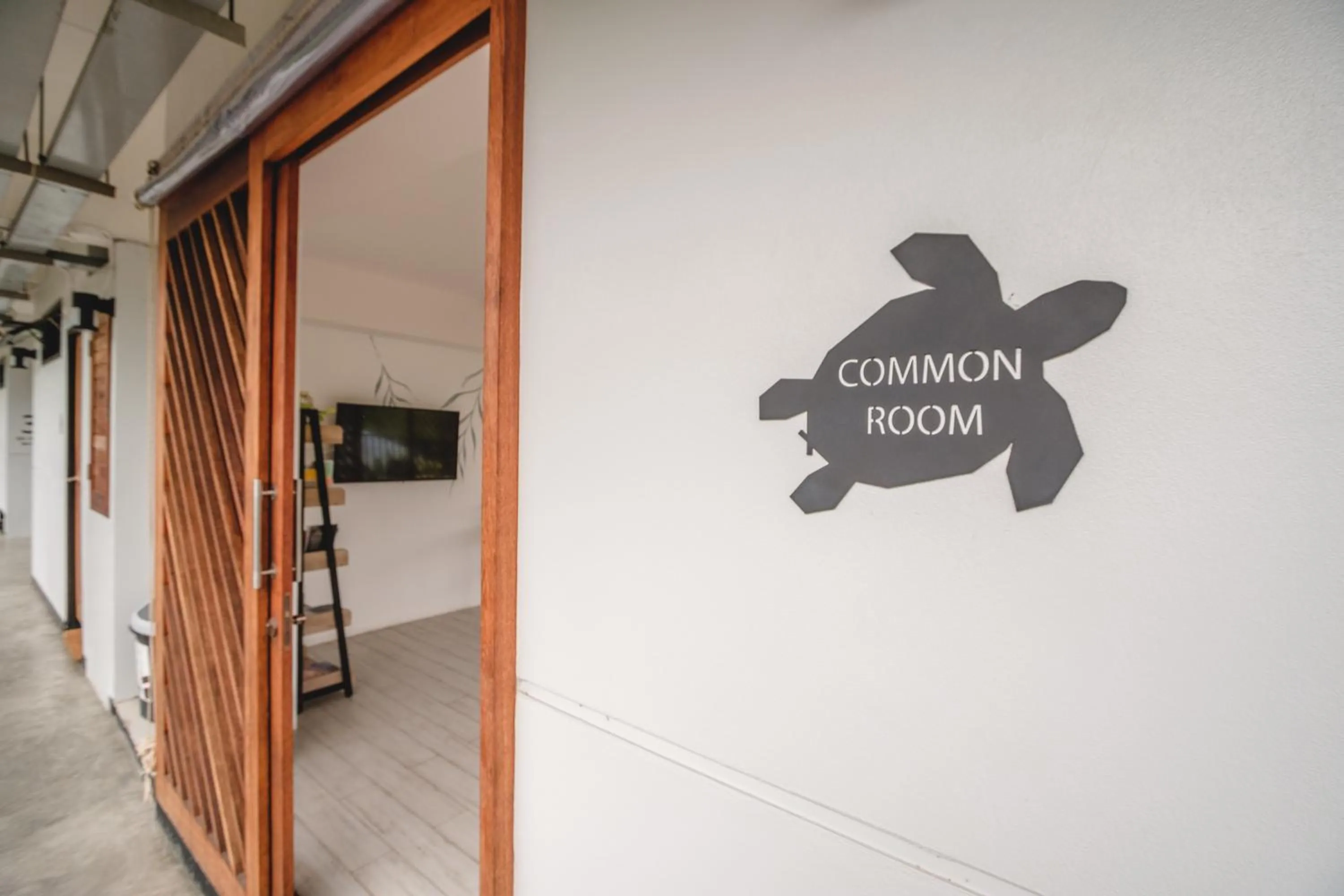 Communal lounge/ TV room in The Dearly Koh Tao Hostel-PADI 5 Star Dive Resort