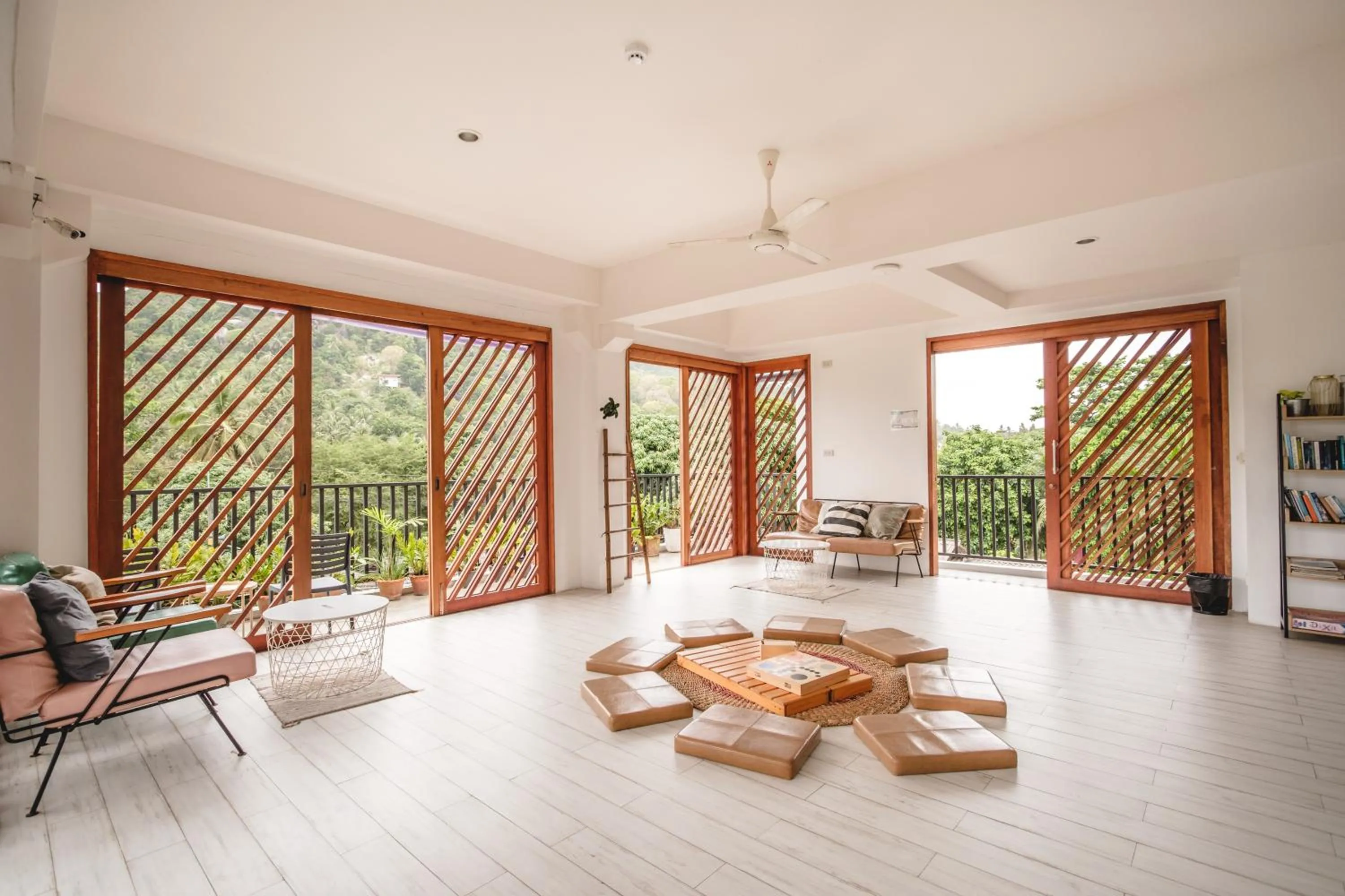 Communal lounge/ TV room in The Dearly Koh Tao Hostel-PADI 5 Star Dive Resort