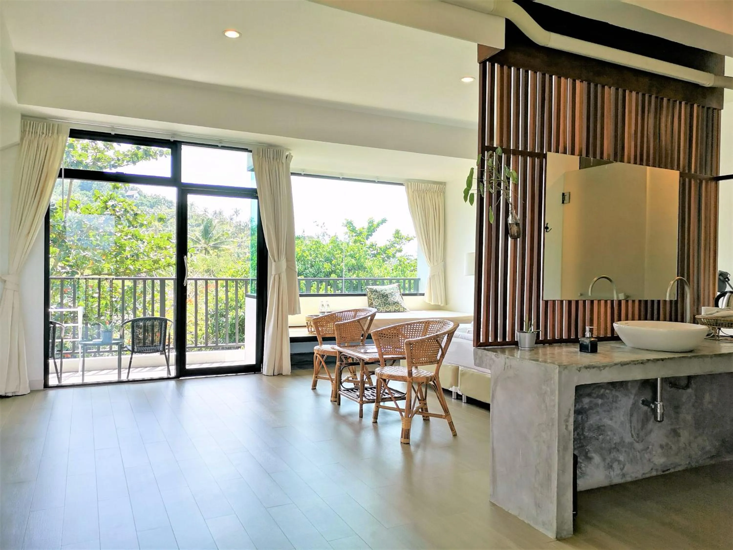 Photo of the whole room in The Dearly Koh Tao Hostel-PADI 5 Star Dive Resort