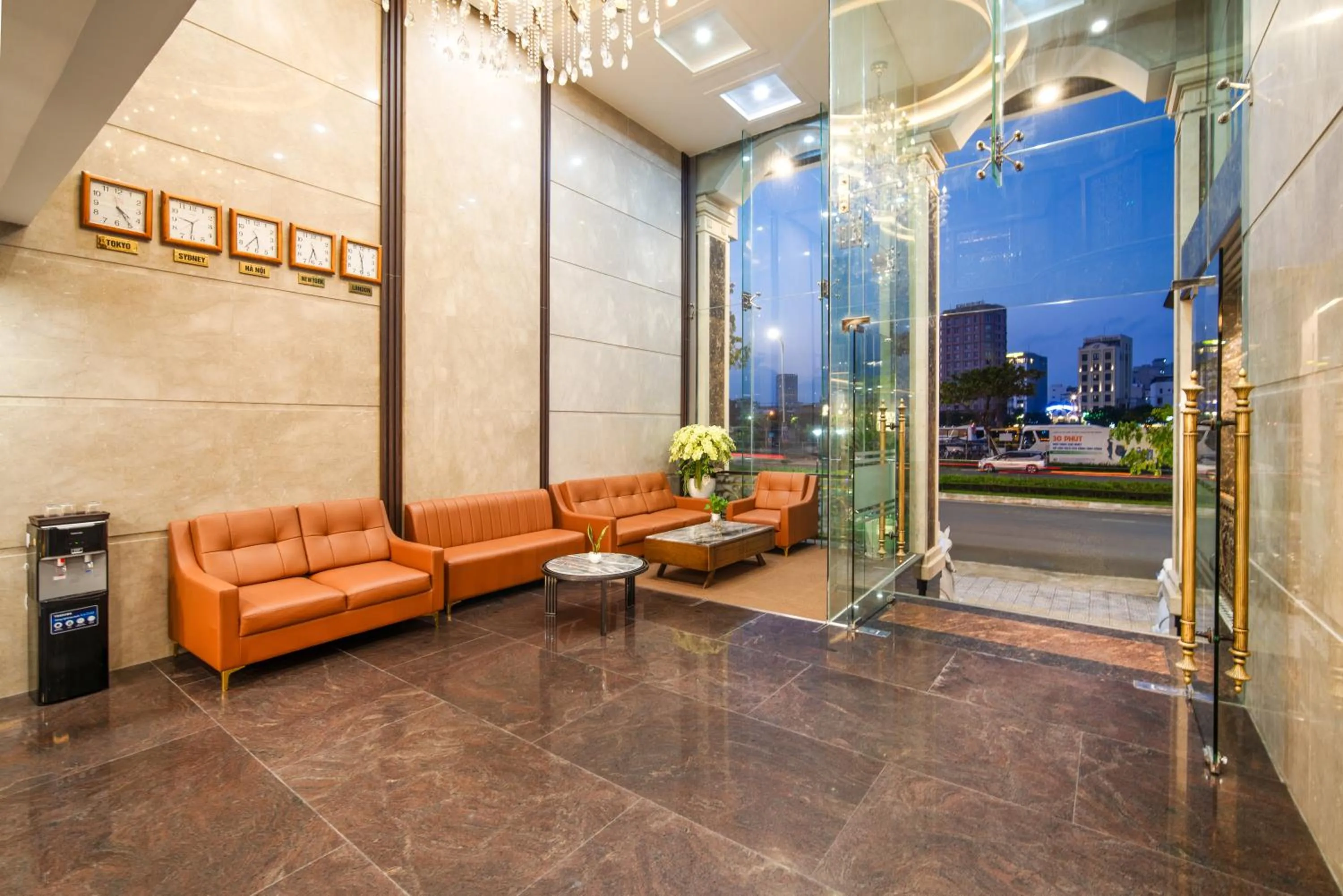 Communal lounge/ TV room in Delicate Hotel