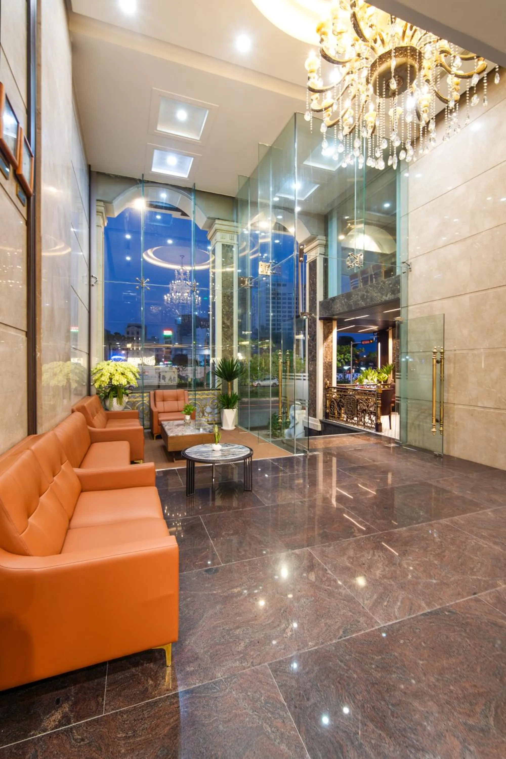 Communal lounge/ TV room in Delicate Hotel