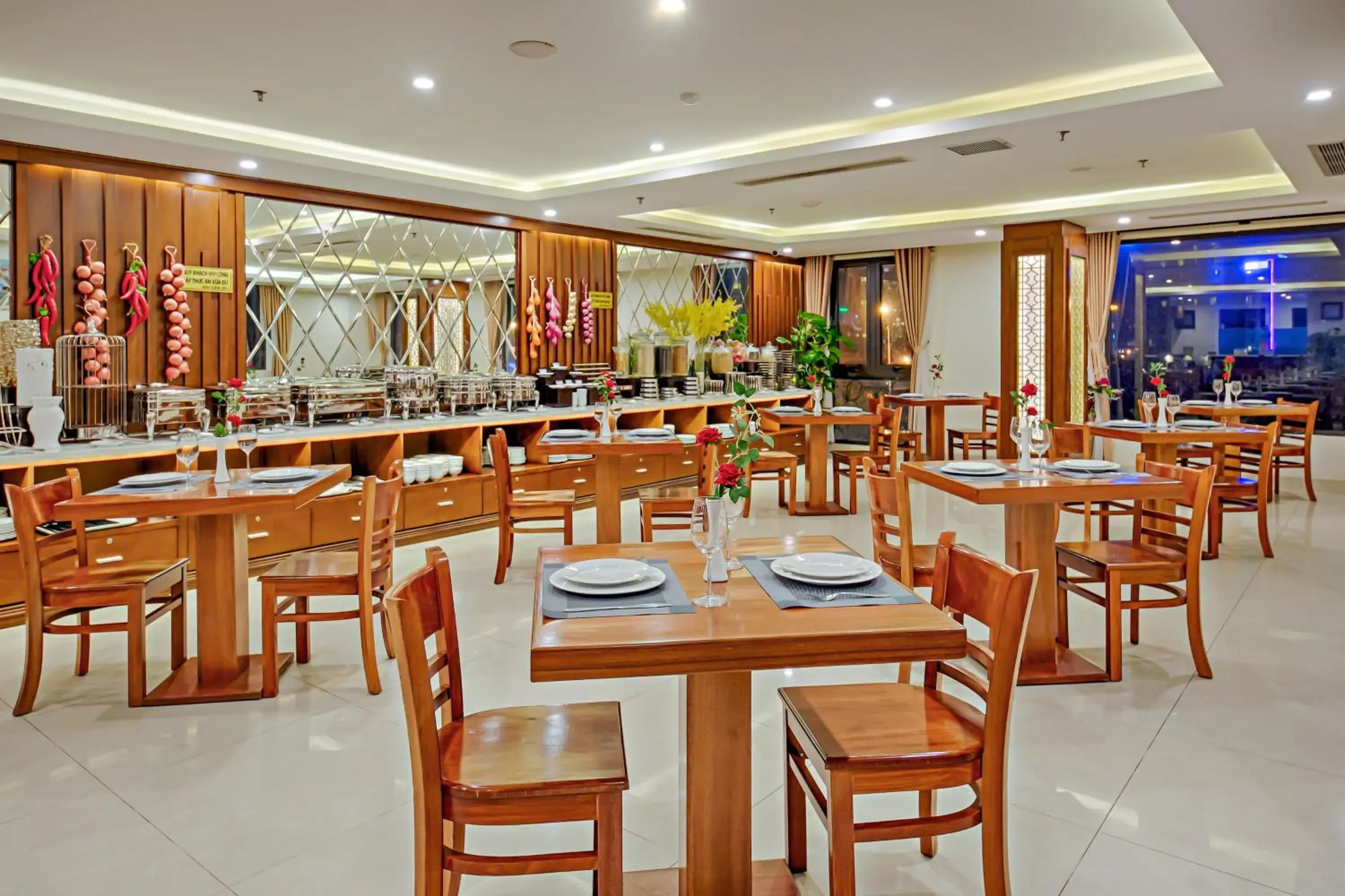 Restaurant/places to eat in Delicate Hotel Restaurant/places to eat in Delicate Hotel