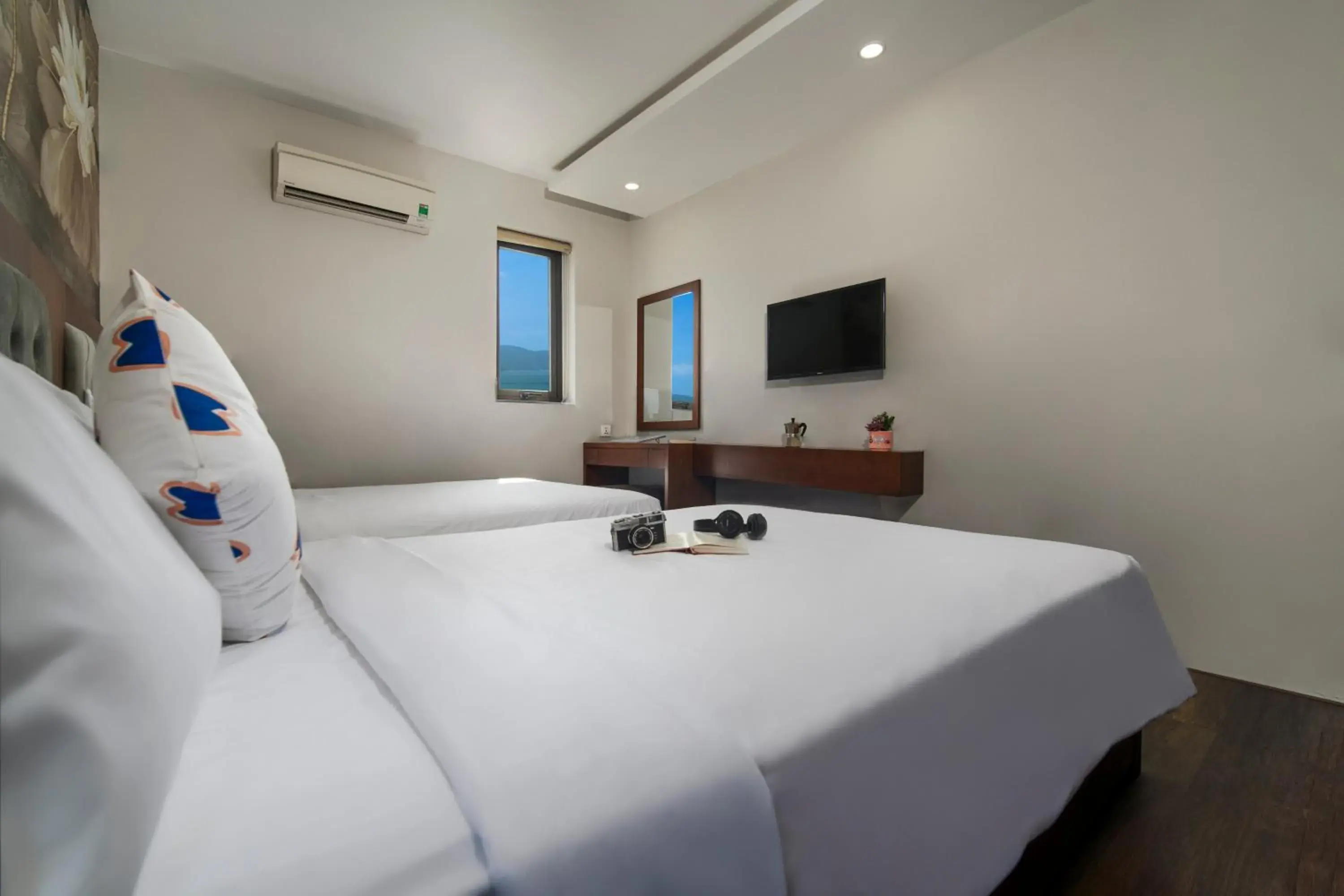 Deluxe Twin Room with Sea View in Hung Anh Hotel Deluxe Twin Room with Sea View in Hung Anh Hotel