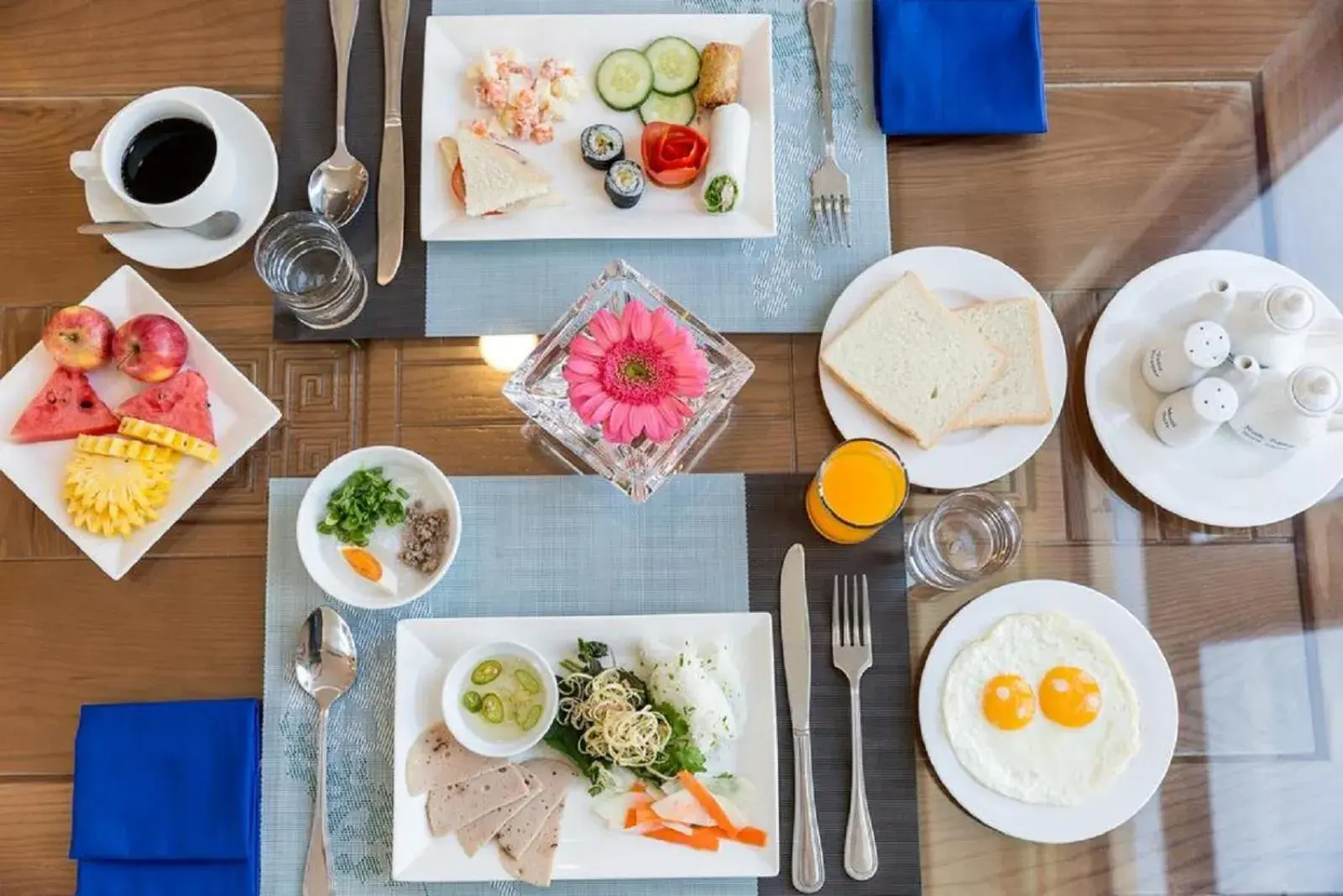 Restaurant/places to eat in Delicate Hotel Restaurant/places to eat in Delicate Hotel