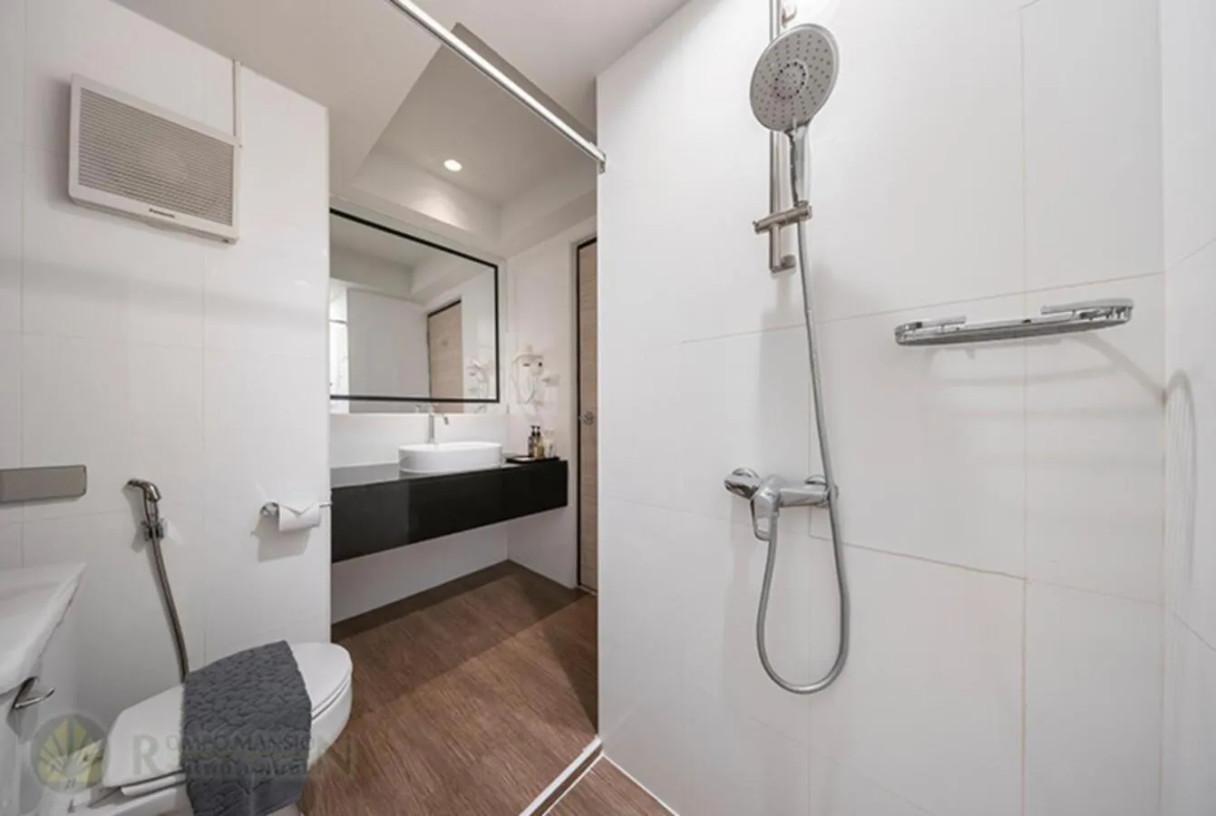 Bathroom, Bed in At 115 Hotel By Rompo