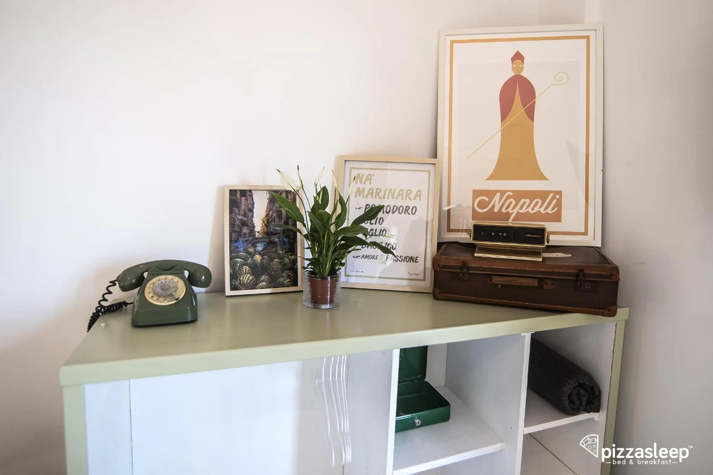 Decorative detail in PizzaSleep B&B