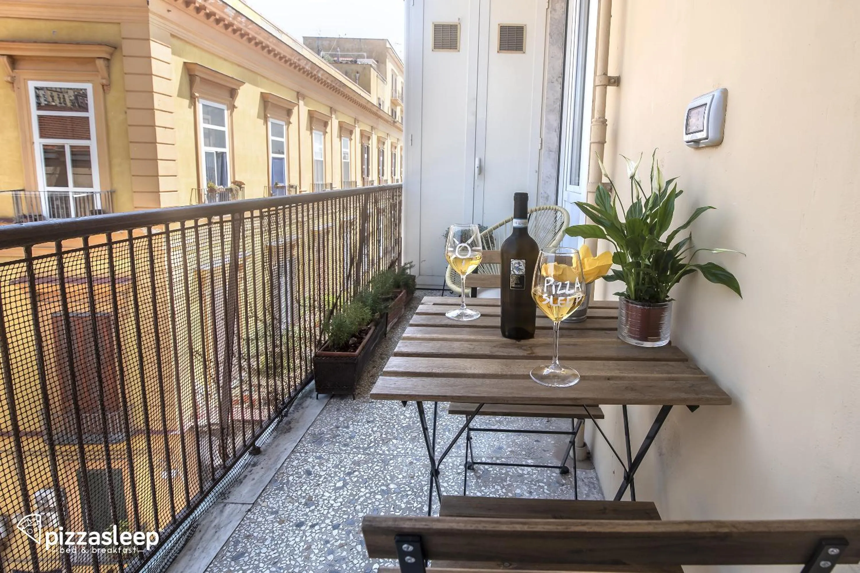 Patio in PizzaSleep B&B