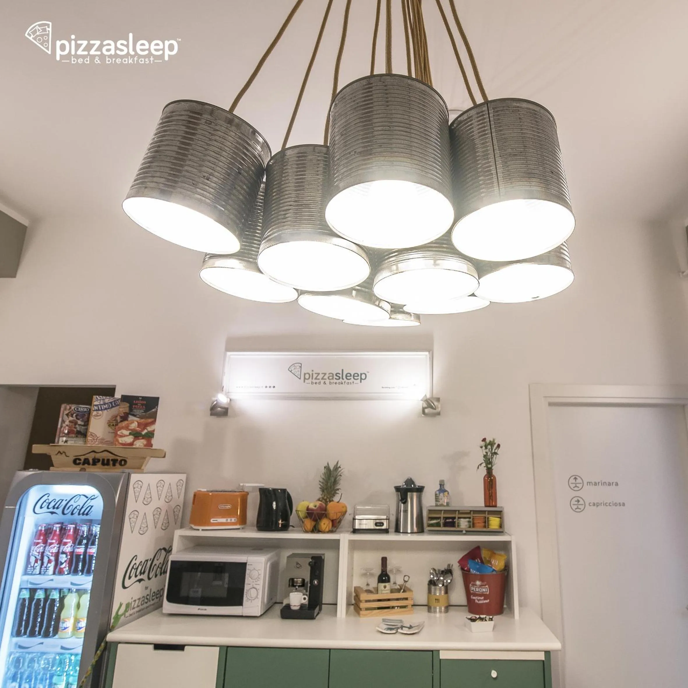 Coffee/tea facilities in PizzaSleep B&B